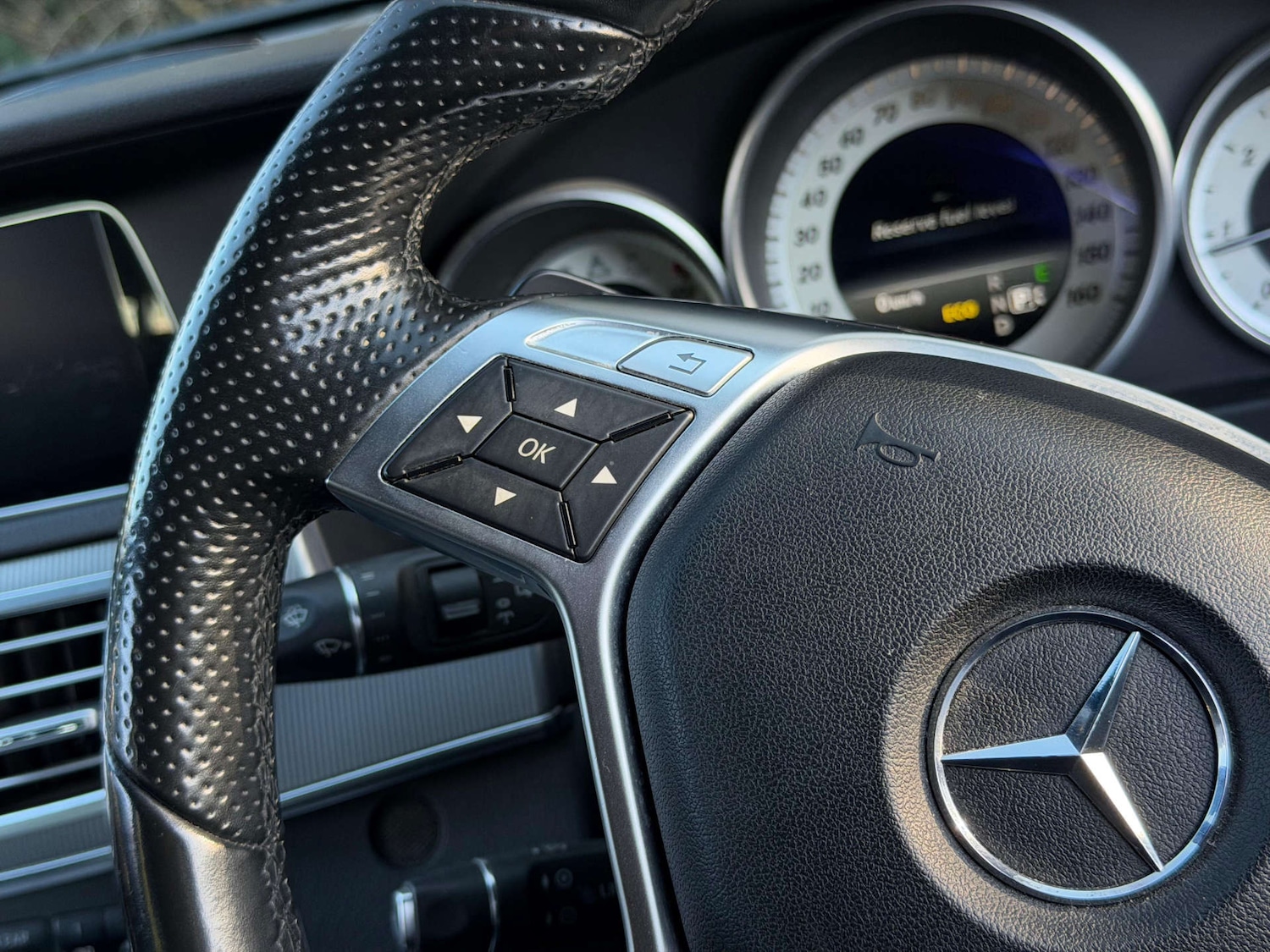 Used Mercedes-Benz E Class 2014 for sale - 77437633: Photo 40