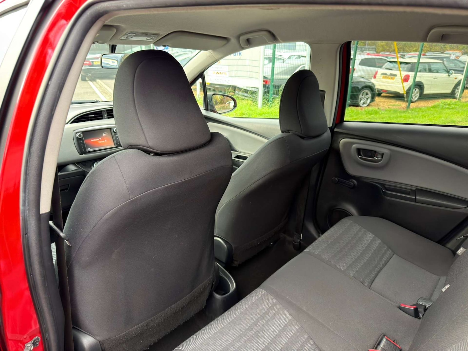 Used Toyota Yaris 2016 for sale - 77437428: Photo 29