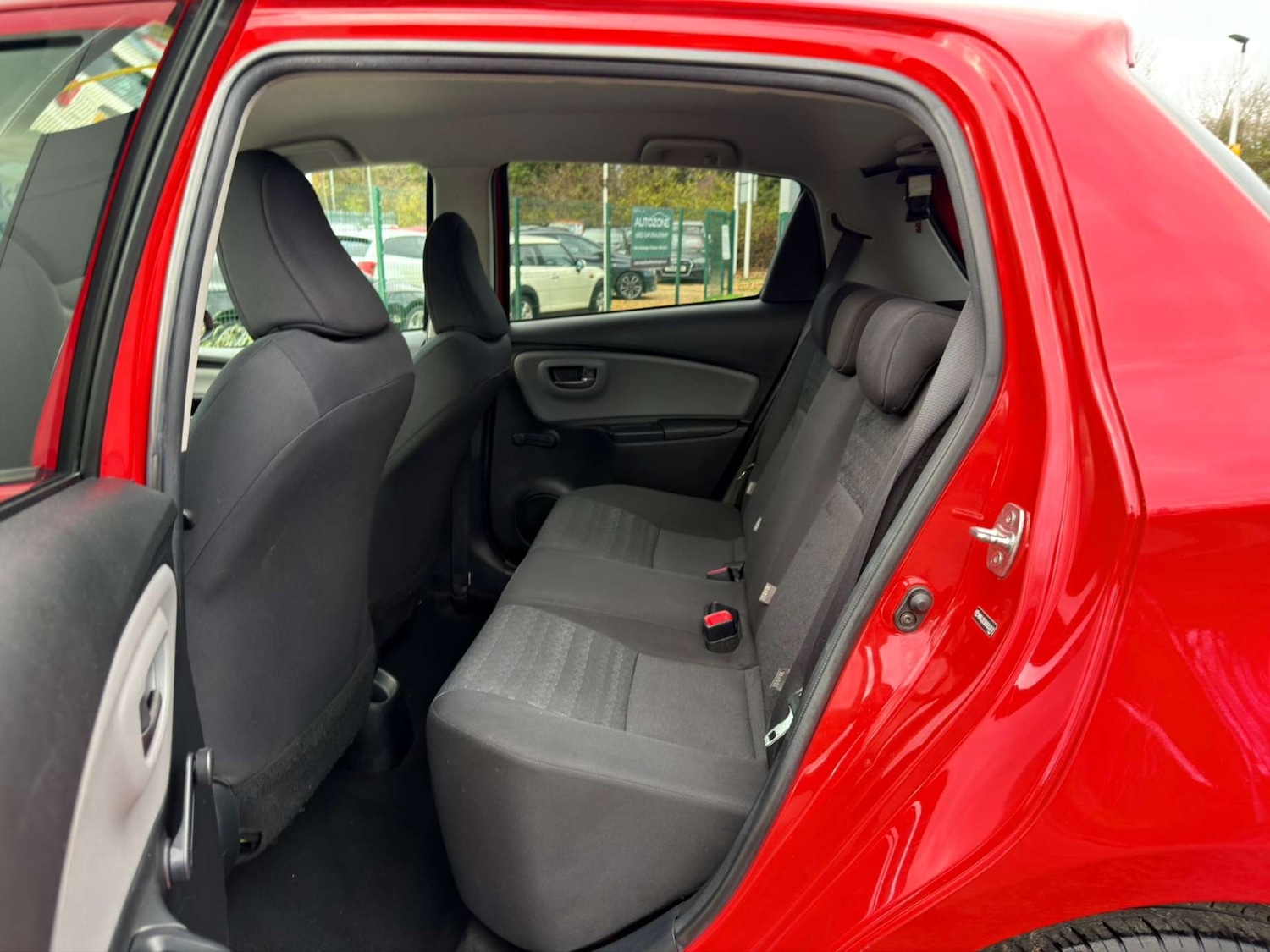 Used Toyota Yaris 2016 for sale - 77437428: Photo 30