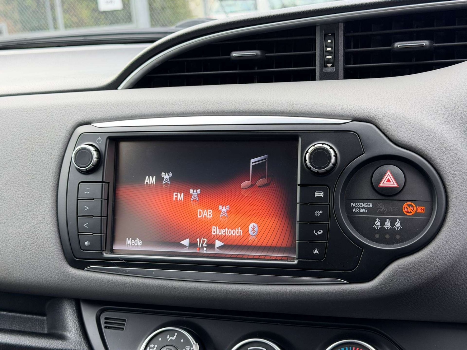 Used Toyota Yaris 2016 for sale - 77437428: Photo 54