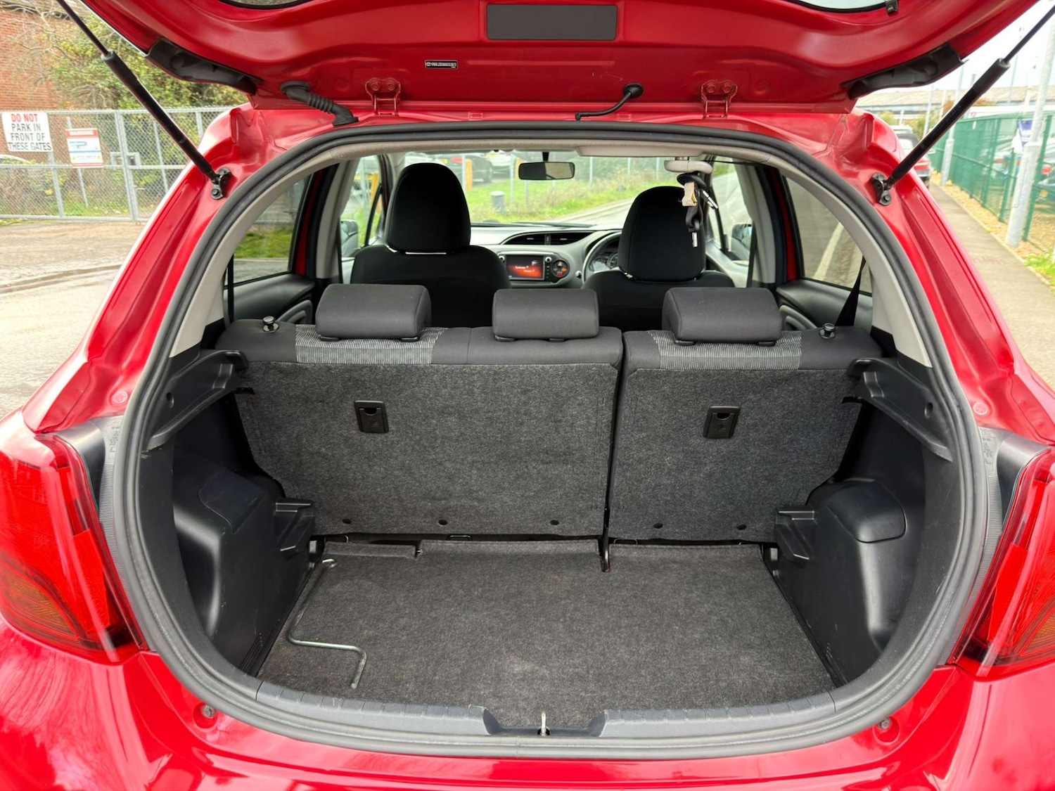 Used Toyota Yaris 2016 for sale - 77437428: Photo 60