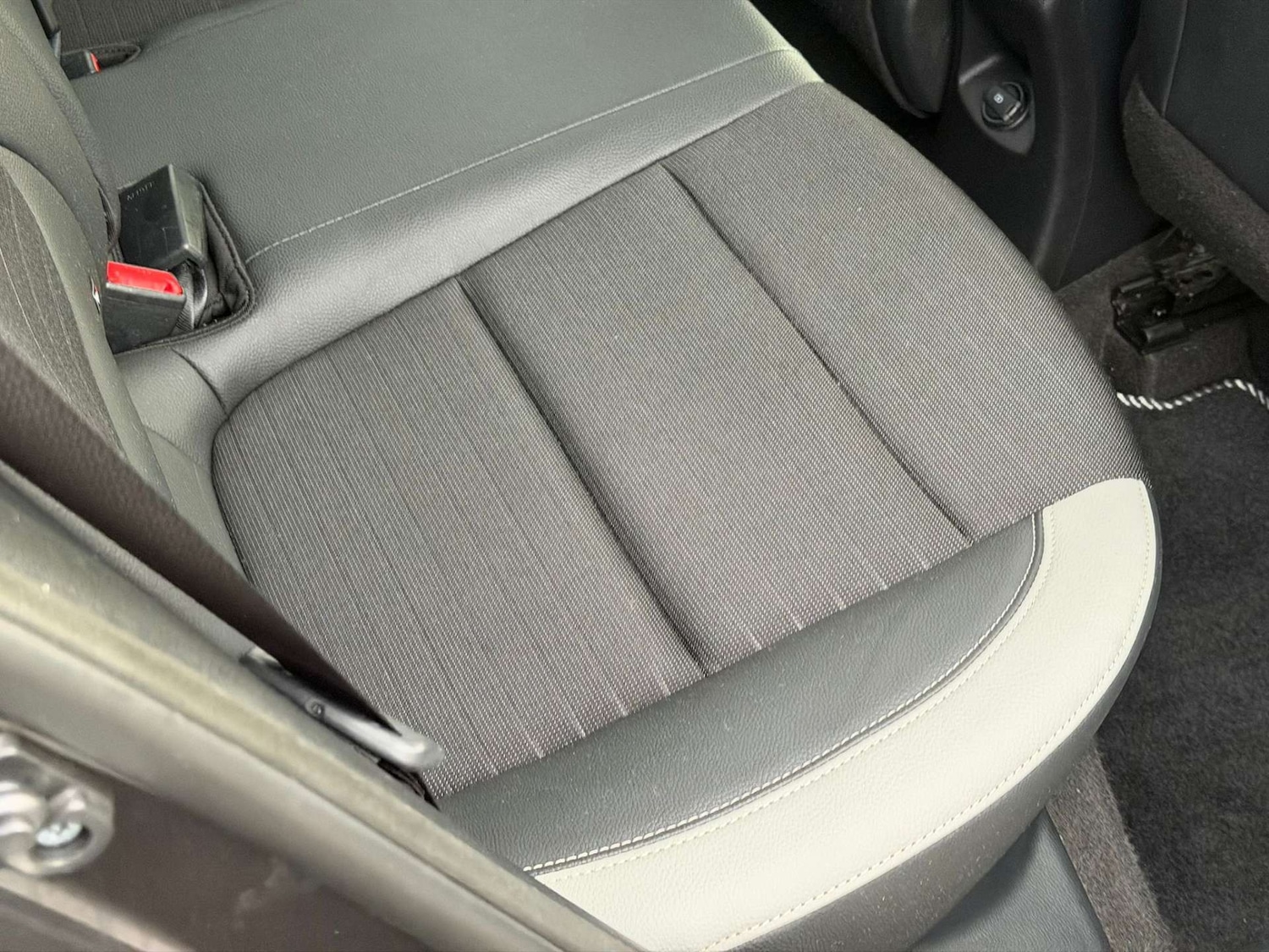 Used Kia Stonic 2019 for sale - 77437618: Photo 42