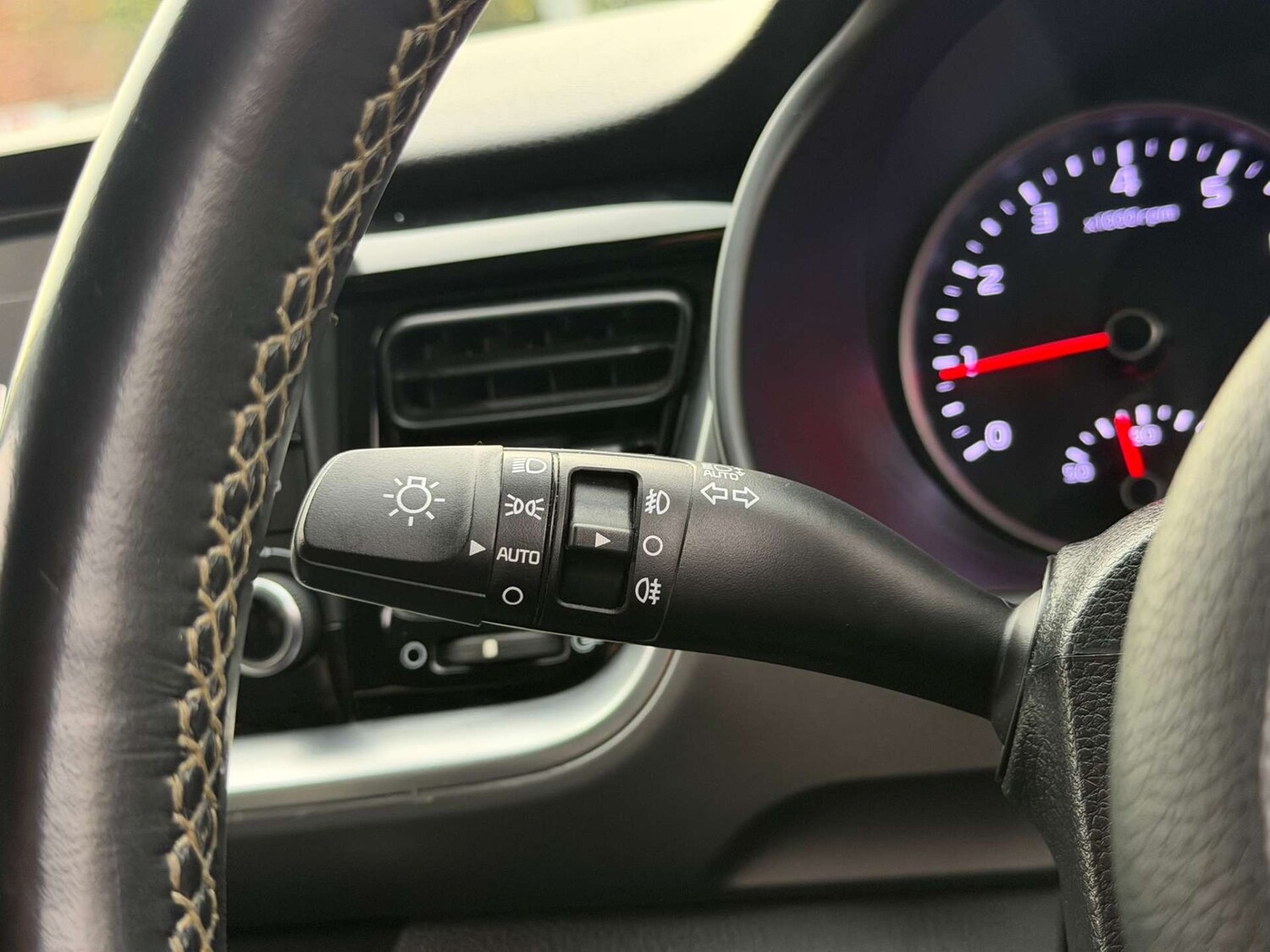 Used Kia Stonic 2019 for sale - 77437618: Photo 55