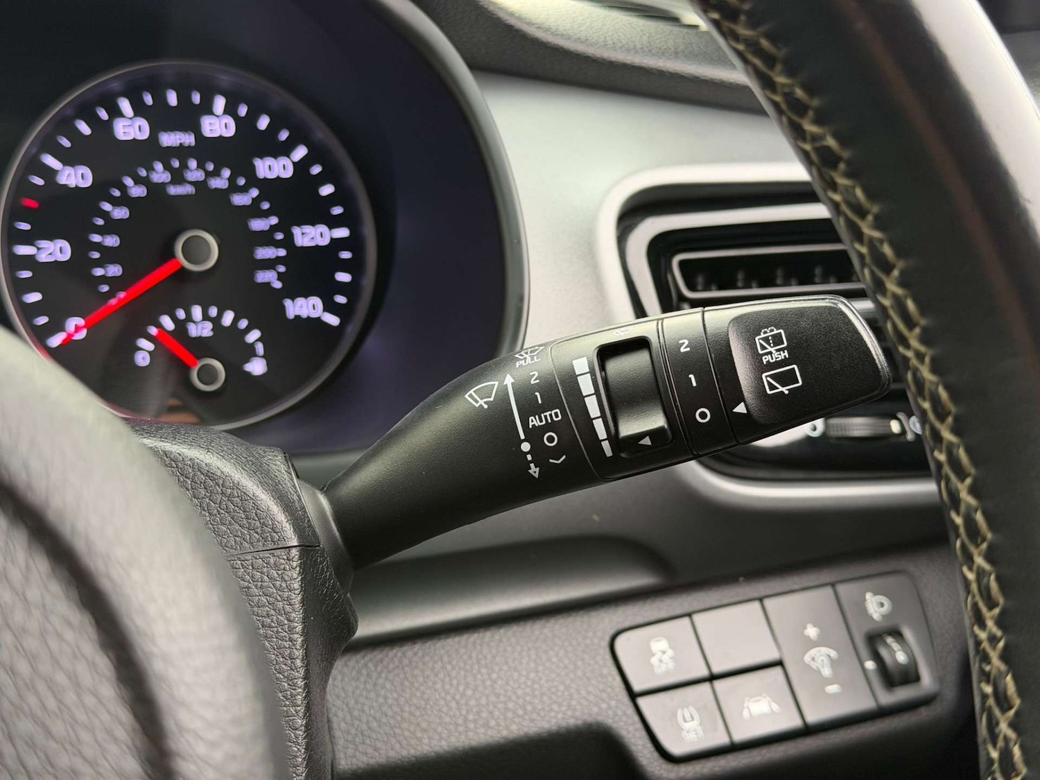 Used Kia Stonic 2019 for sale - 77437618: Photo 62