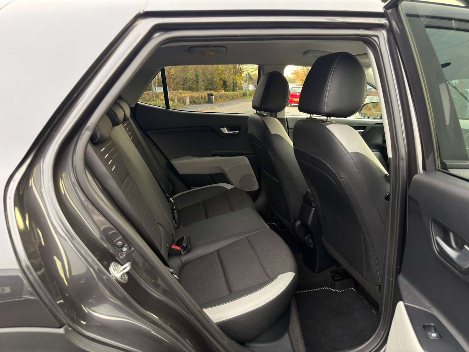 Used Kia Stonic 2019 for sale - 77437618: Photo 93