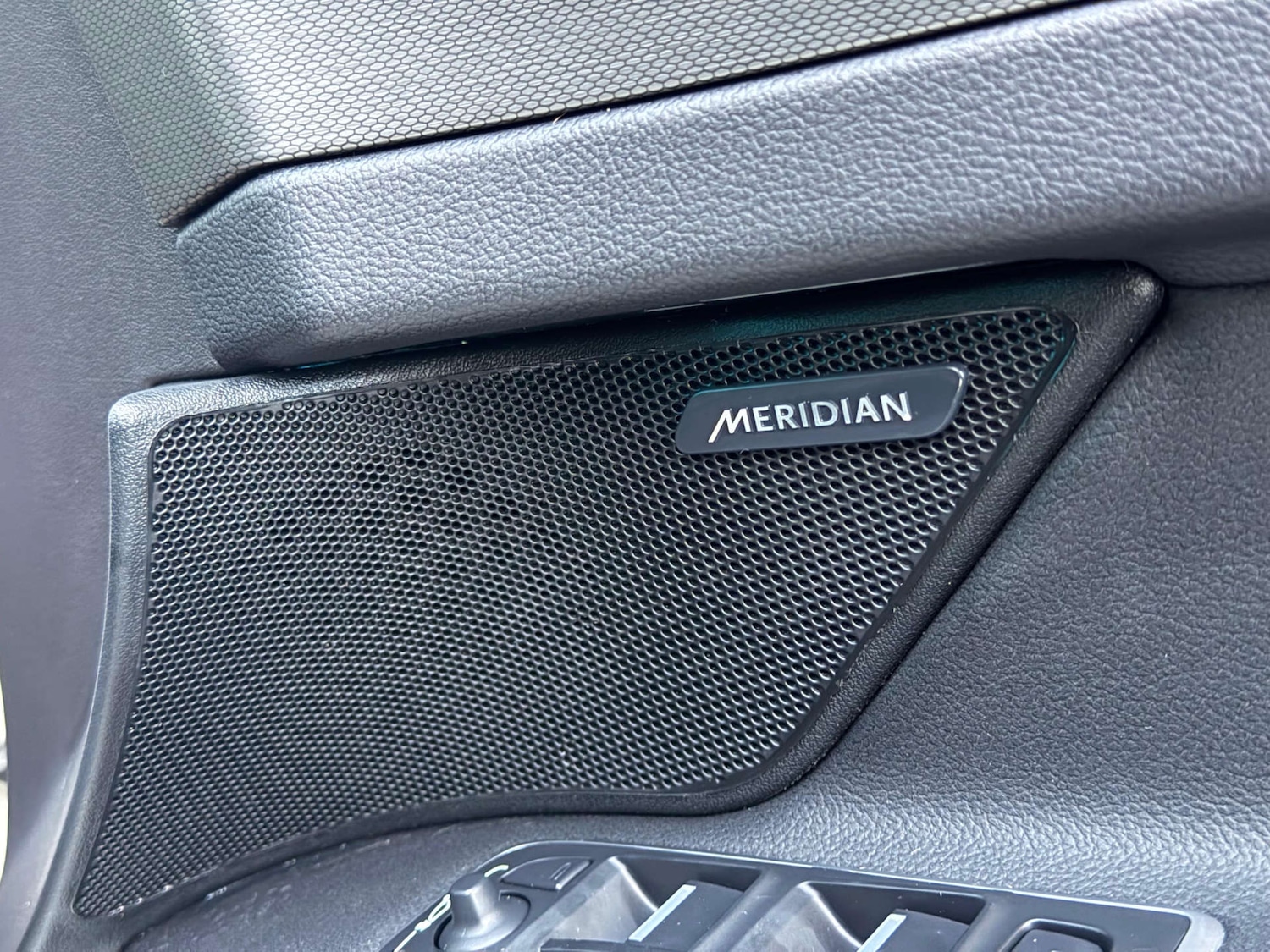 Used Jaguar XF 2017 for sale - 77437565: Photo 37