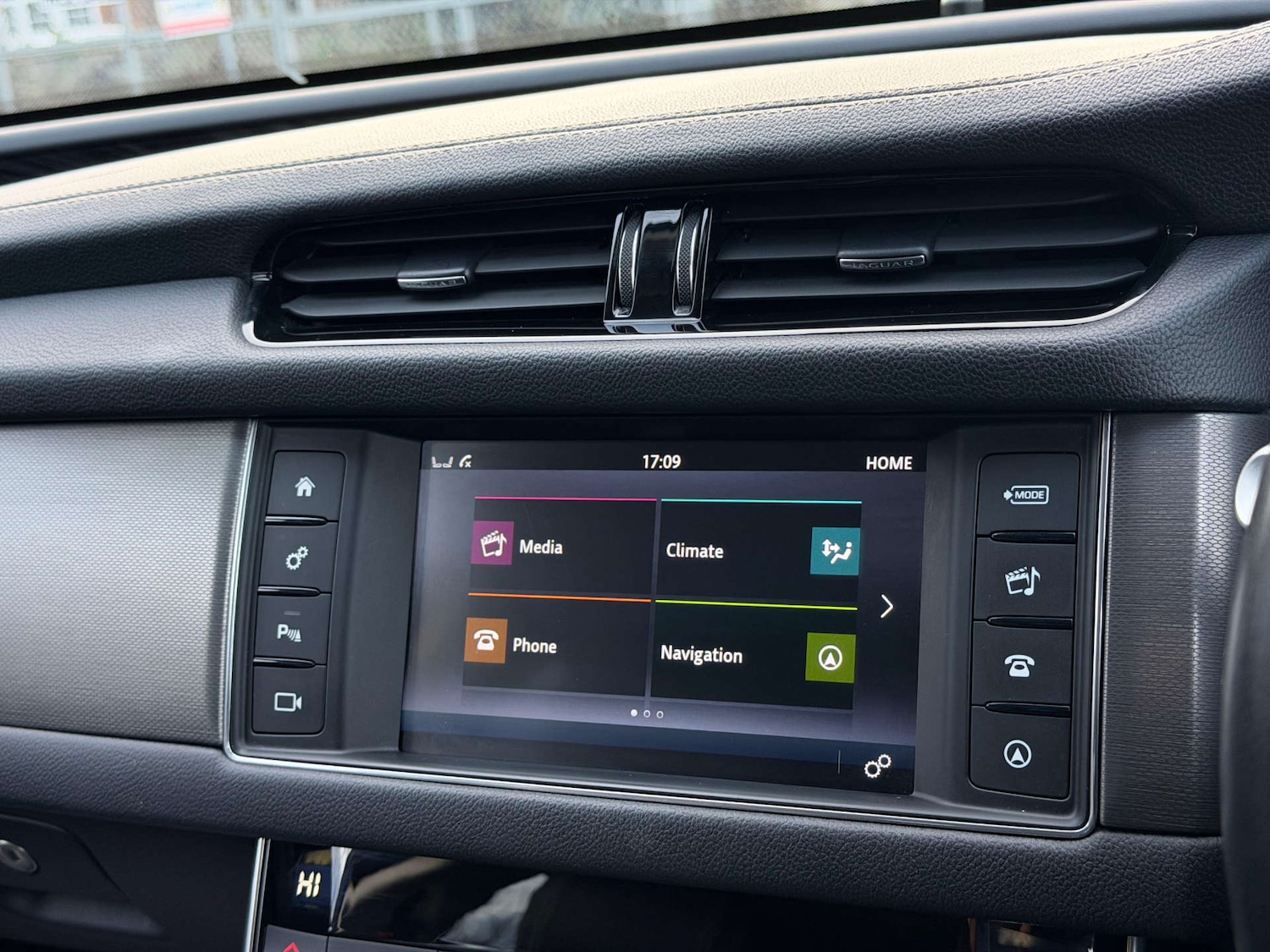 Used Jaguar XF 2017 for sale - 77437565: Photo 61