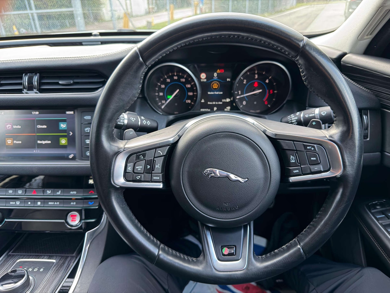 Used Jaguar XF 2017 for sale - 77437565: Photo 67