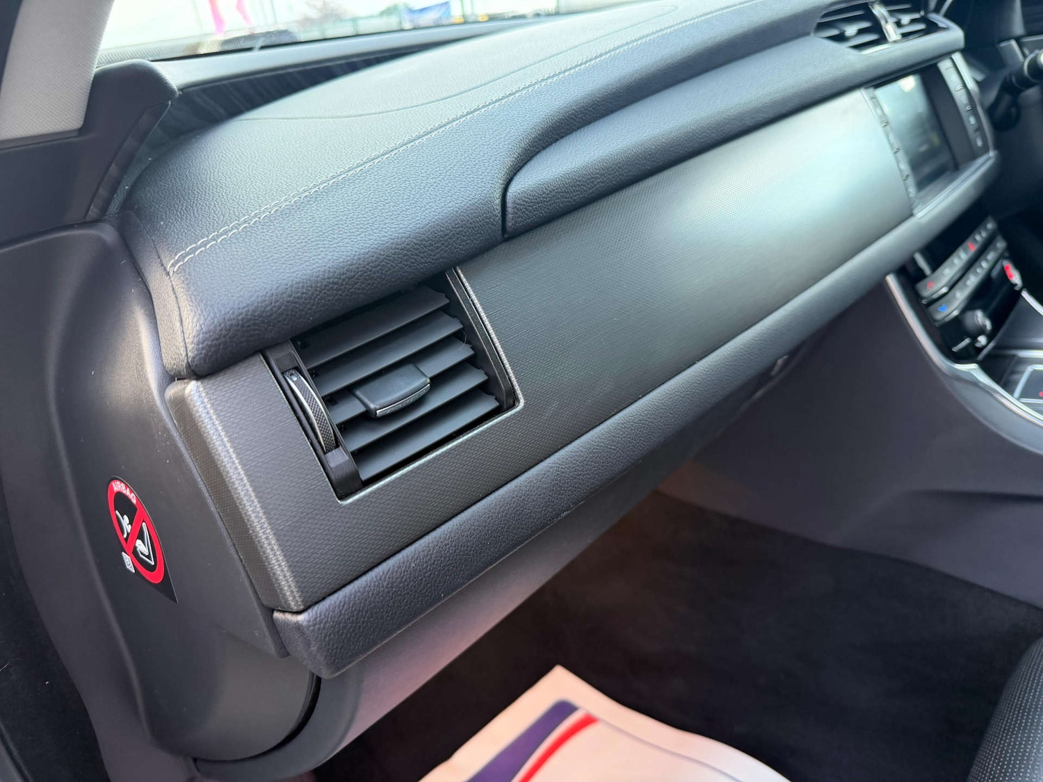 Used Jaguar XF 2017 for sale - 77437565: Photo 85