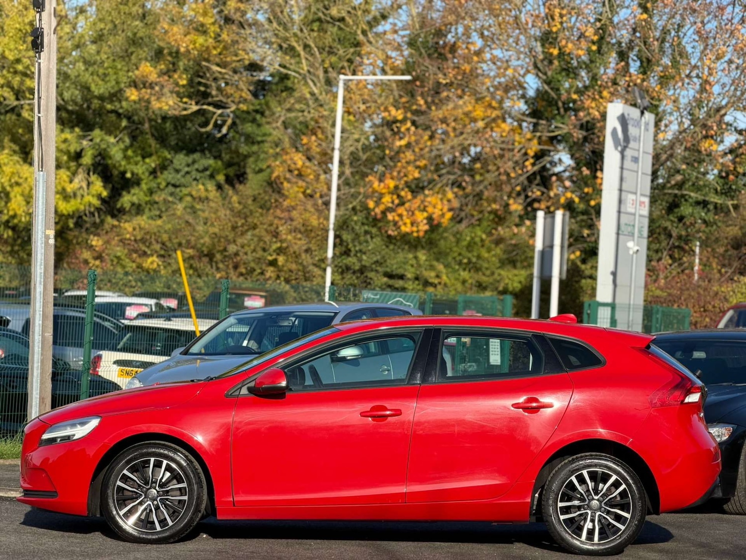 Used Volvo V40 2018 for sale - 77437607: Photo 10