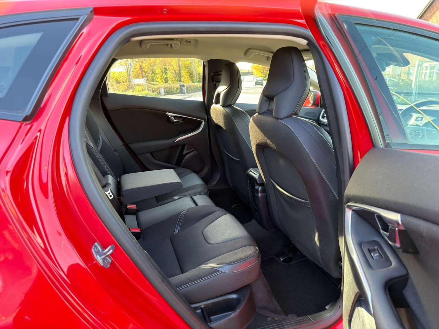 Used Volvo V40 2018 for sale - 77437607: Photo 32