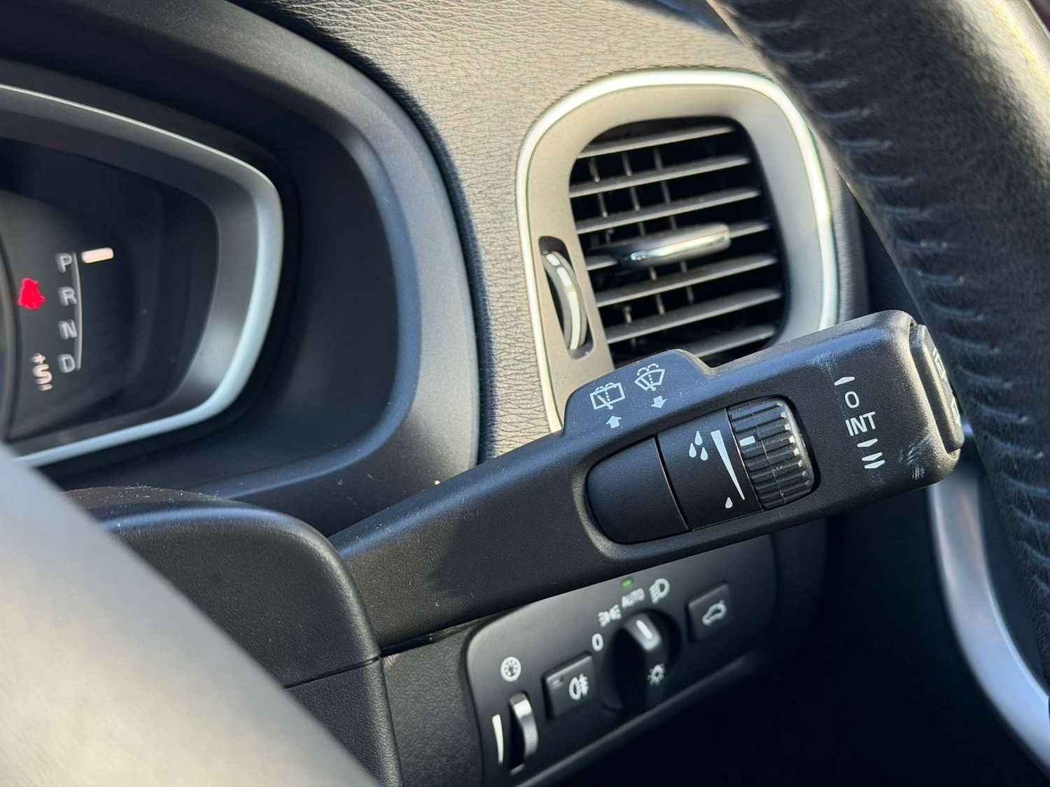 Used Volvo V40 2018 for sale - 77437607: Photo 52