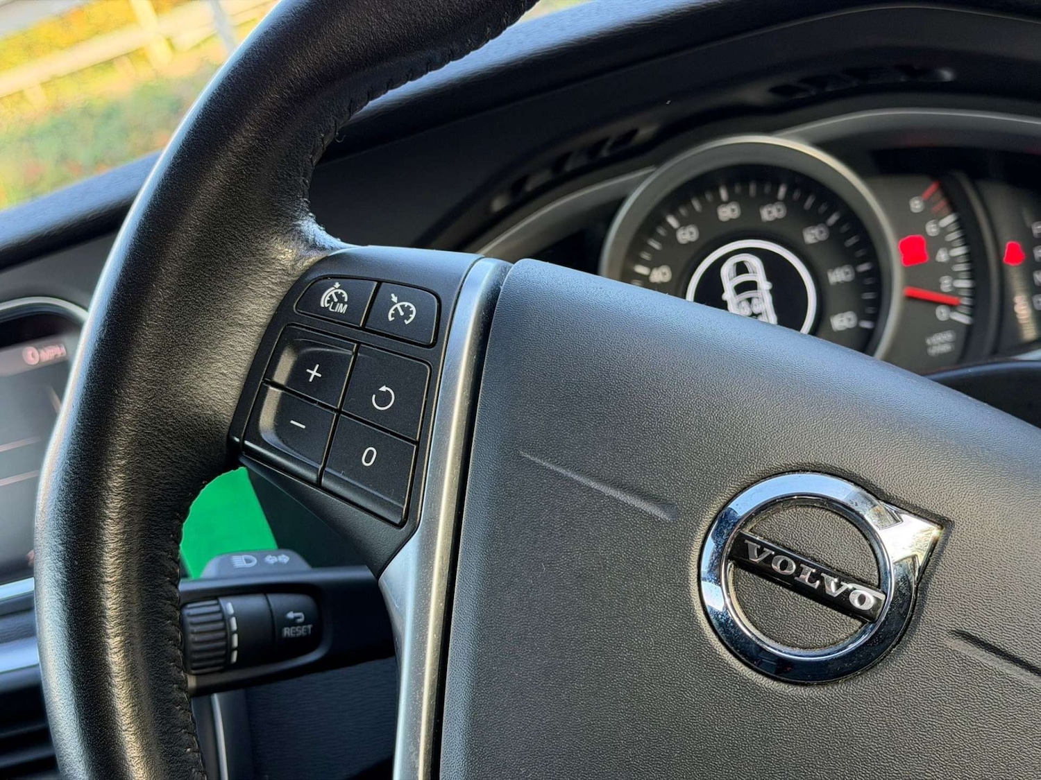 Used Volvo V40 2018 for sale - 77437607: Photo 75