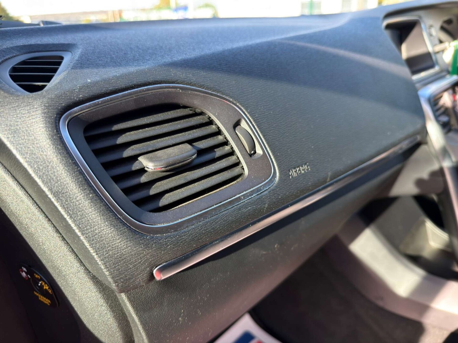 Used Volvo V40 2018 for sale - 77437607: Photo 76