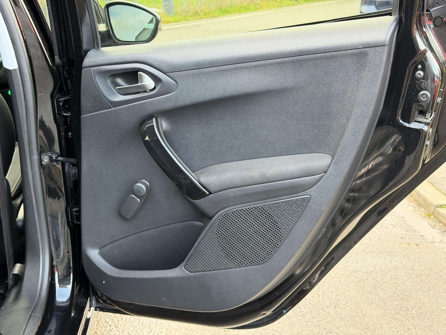 Used Peugeot 208 2018 for sale - 77437557: Photo 44