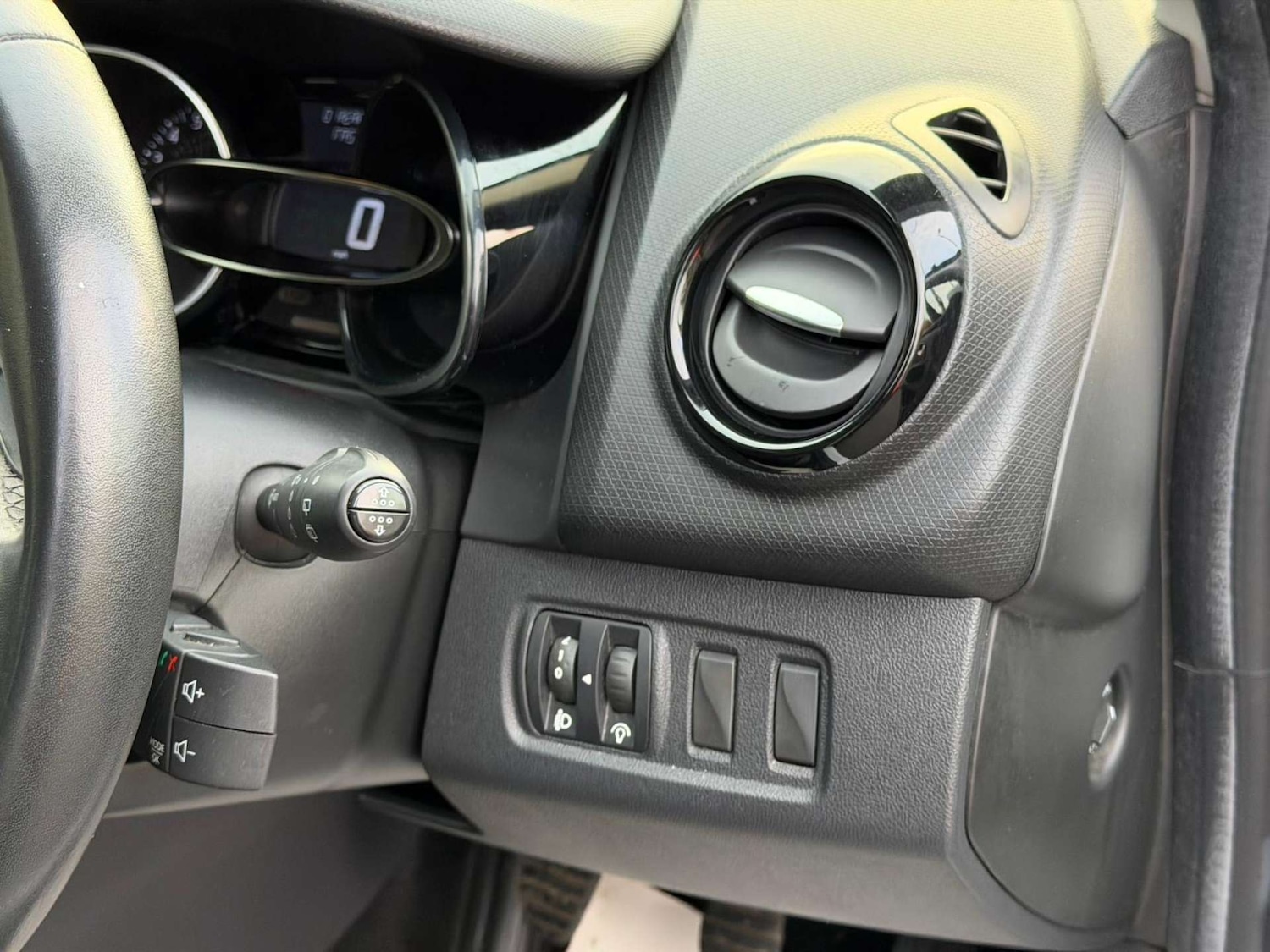 Used Renault Clio 2017 for sale - 77437520: Photo 39