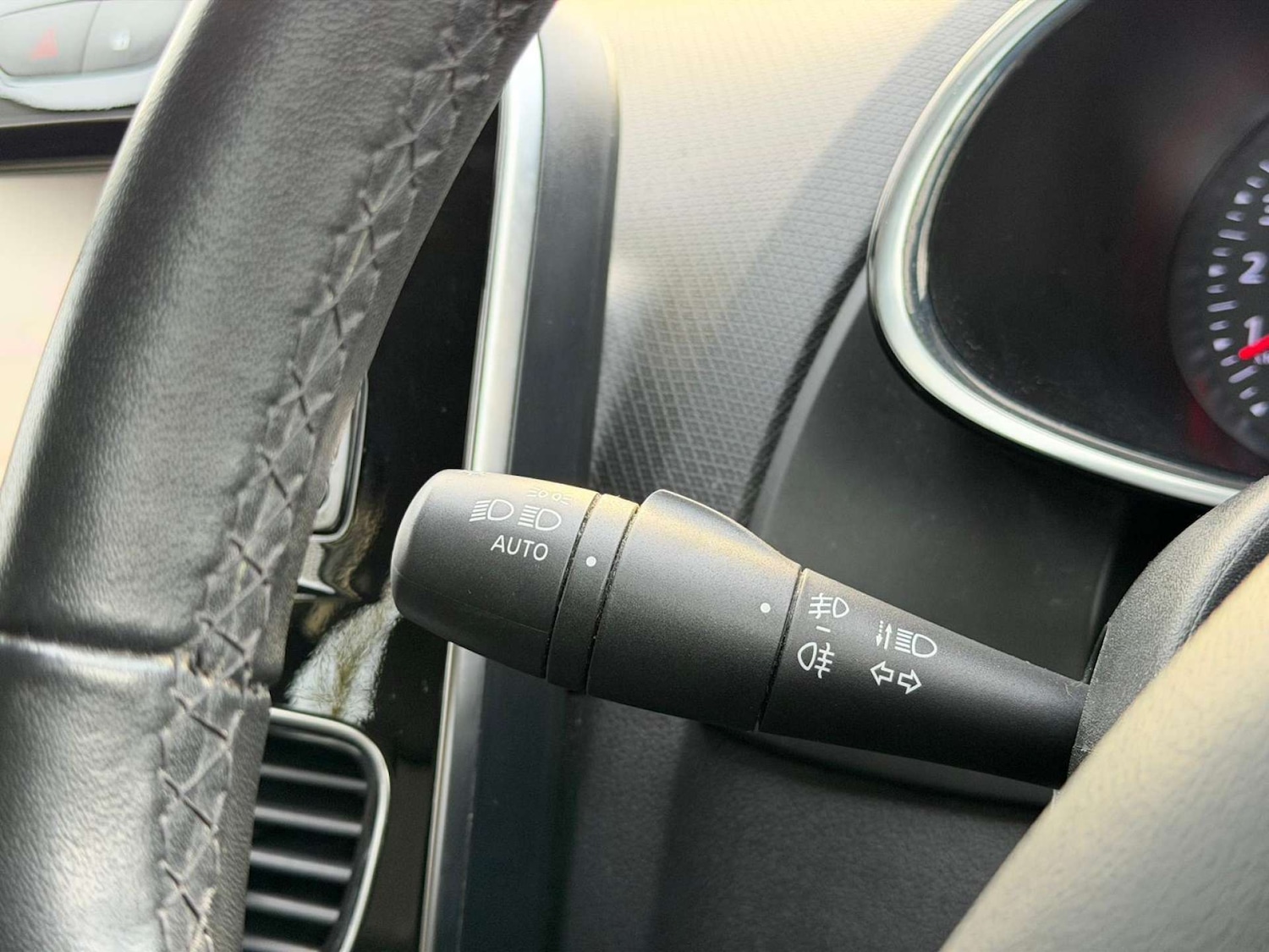 Used Renault Clio 2017 for sale - 77437520: Photo 40