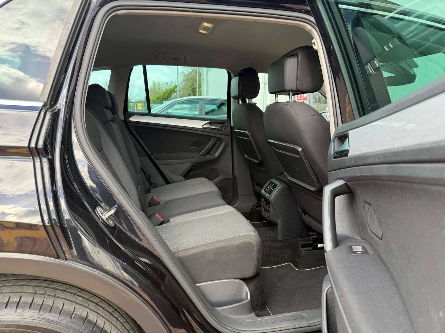 Used Volkswagen Tiguan 2018 for sale - 77437464: Photo 31