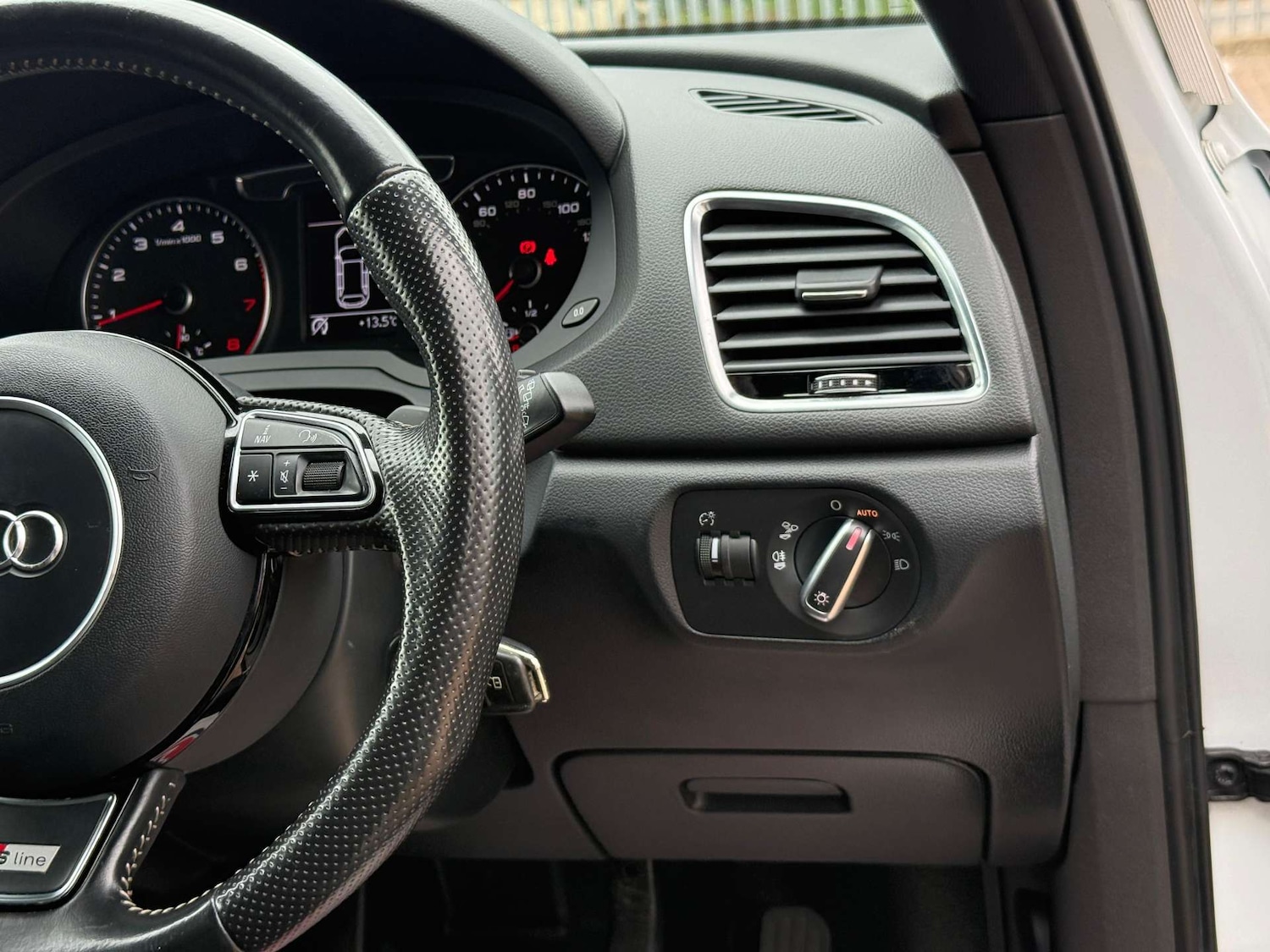 Used Audi Q3 2015 for sale - 78122958: Photo 33