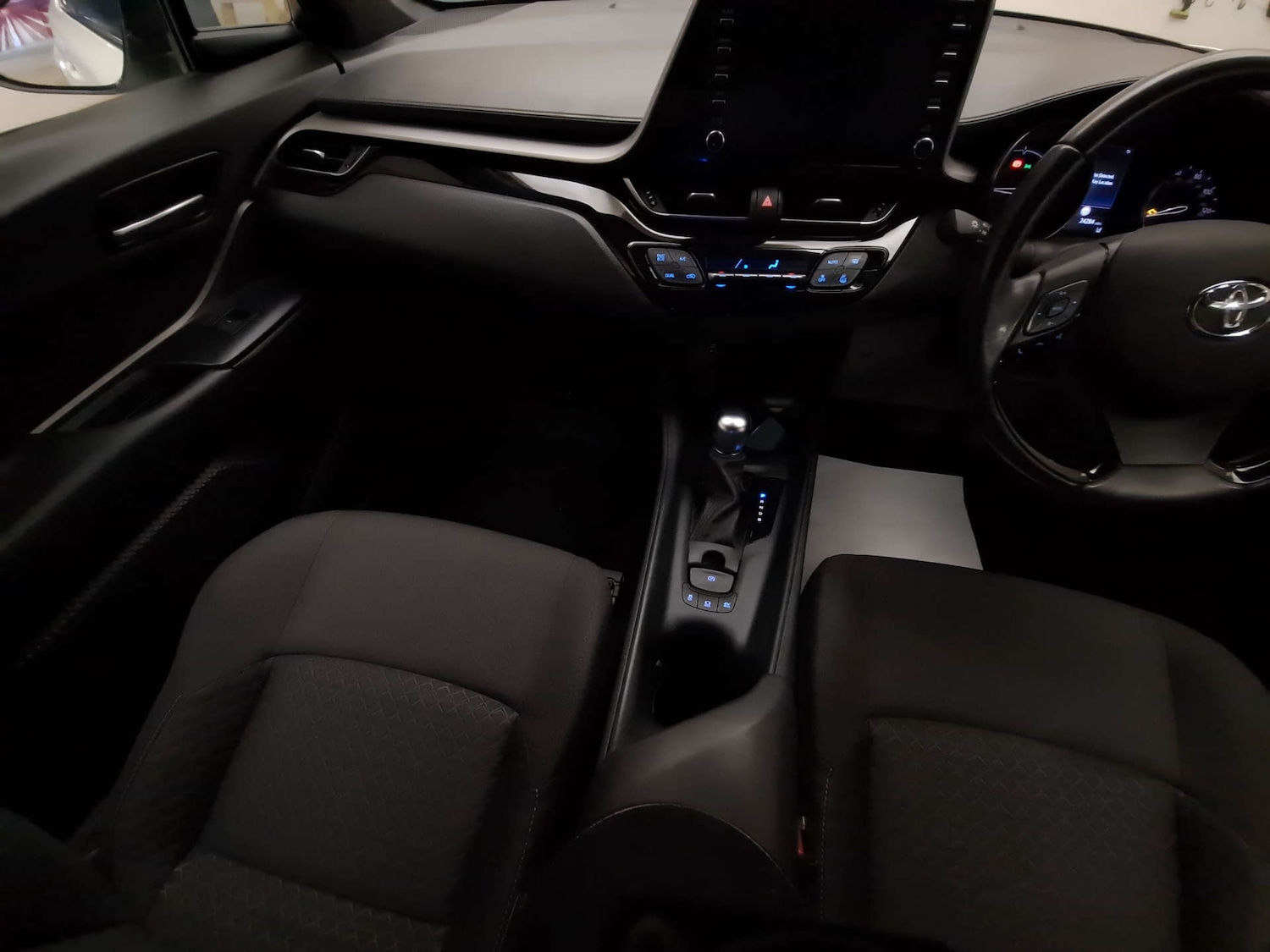 Used Toyota C-HR 2022 for sale - 77920747: Photo 9