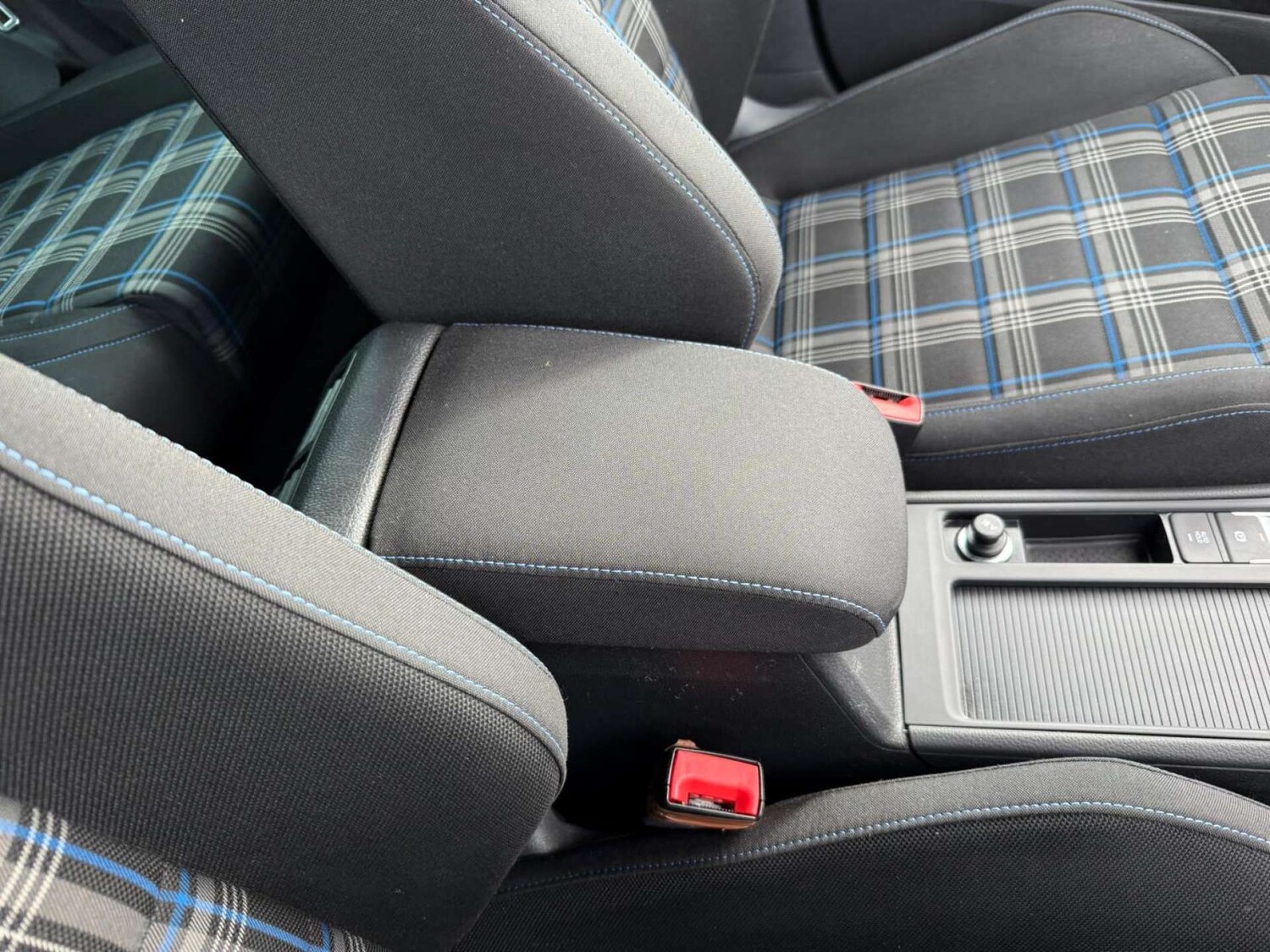 Used Volkswagen Golf 2020 for sale - 77581103: Photo 74