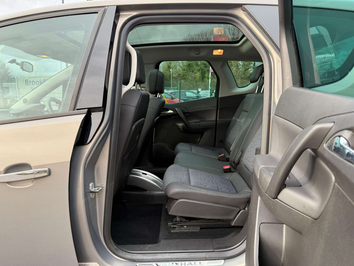 Used Vauxhall Meriva 2011 for sale - 77697450: Photo 31