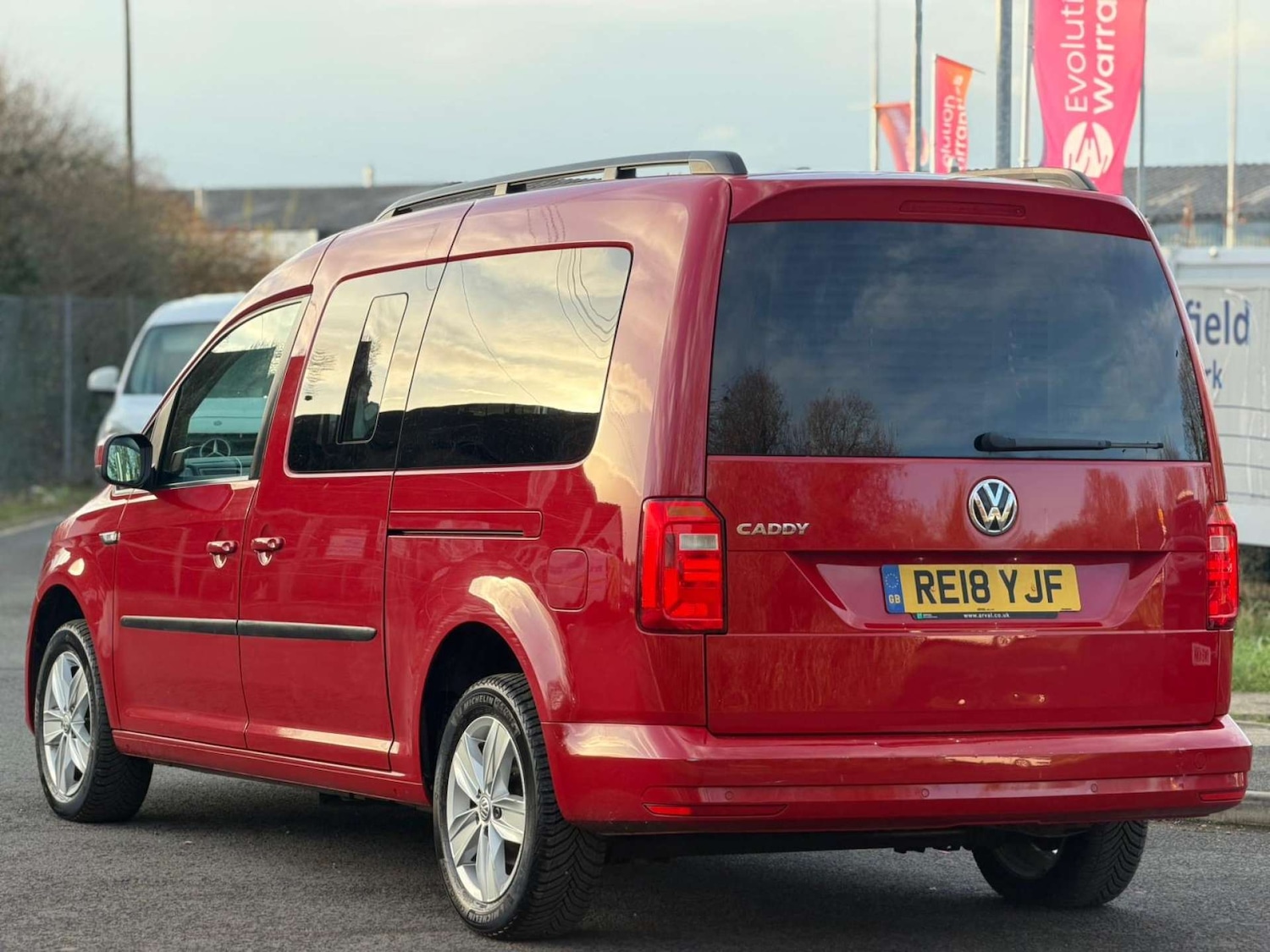 Used Volkswagen Caddy Maxi Life 2018 for sale - 77437540: Photo 4