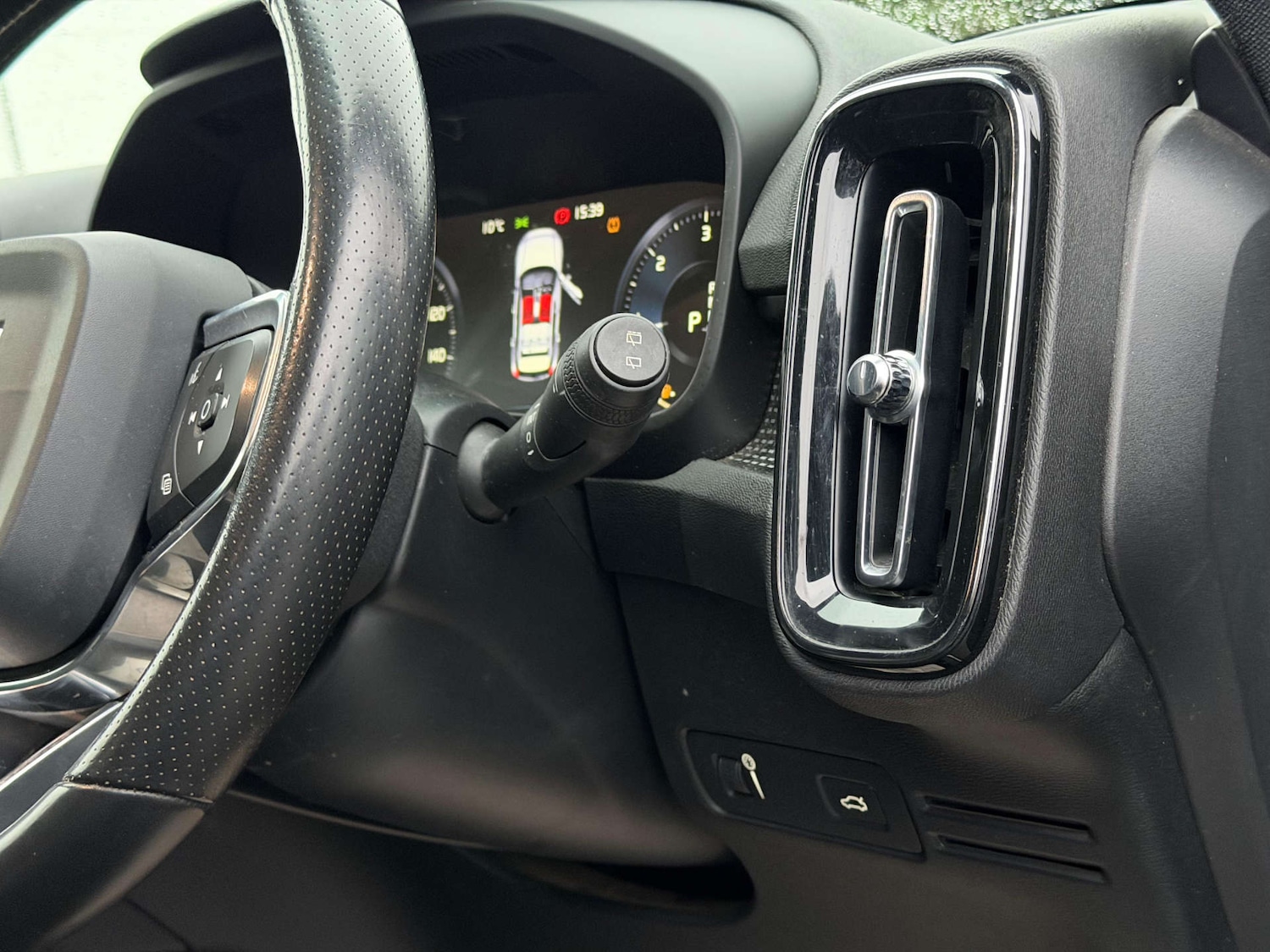 Used Volvo XC40 2019 for sale - 77437562: Photo 95