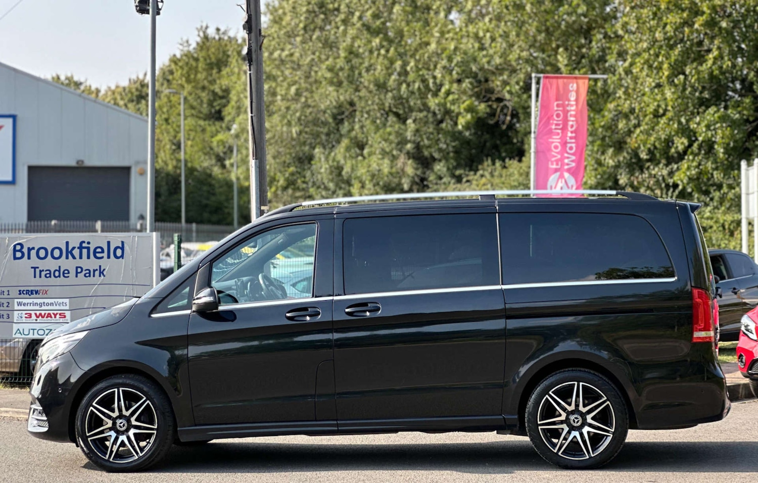 Used Mercedes-Benz V-Class 2018 for sale - 77437445: Photo 11