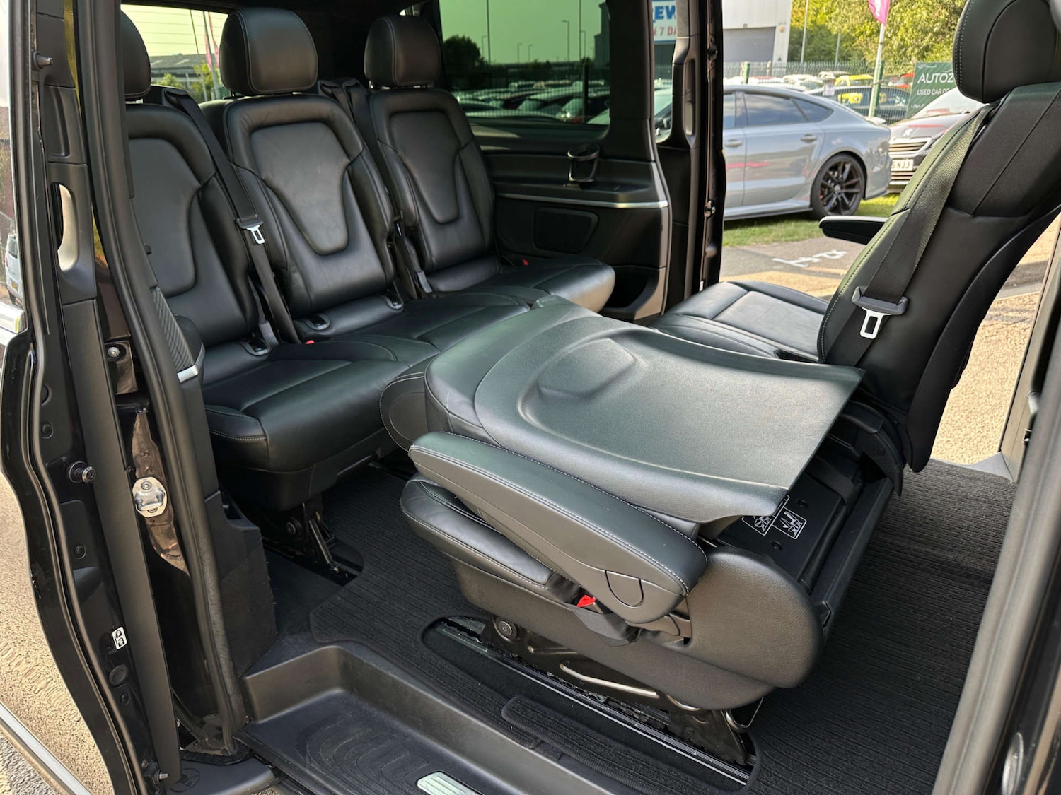 Used Mercedes-Benz V-Class 2018 for sale - 77437445: Photo 35