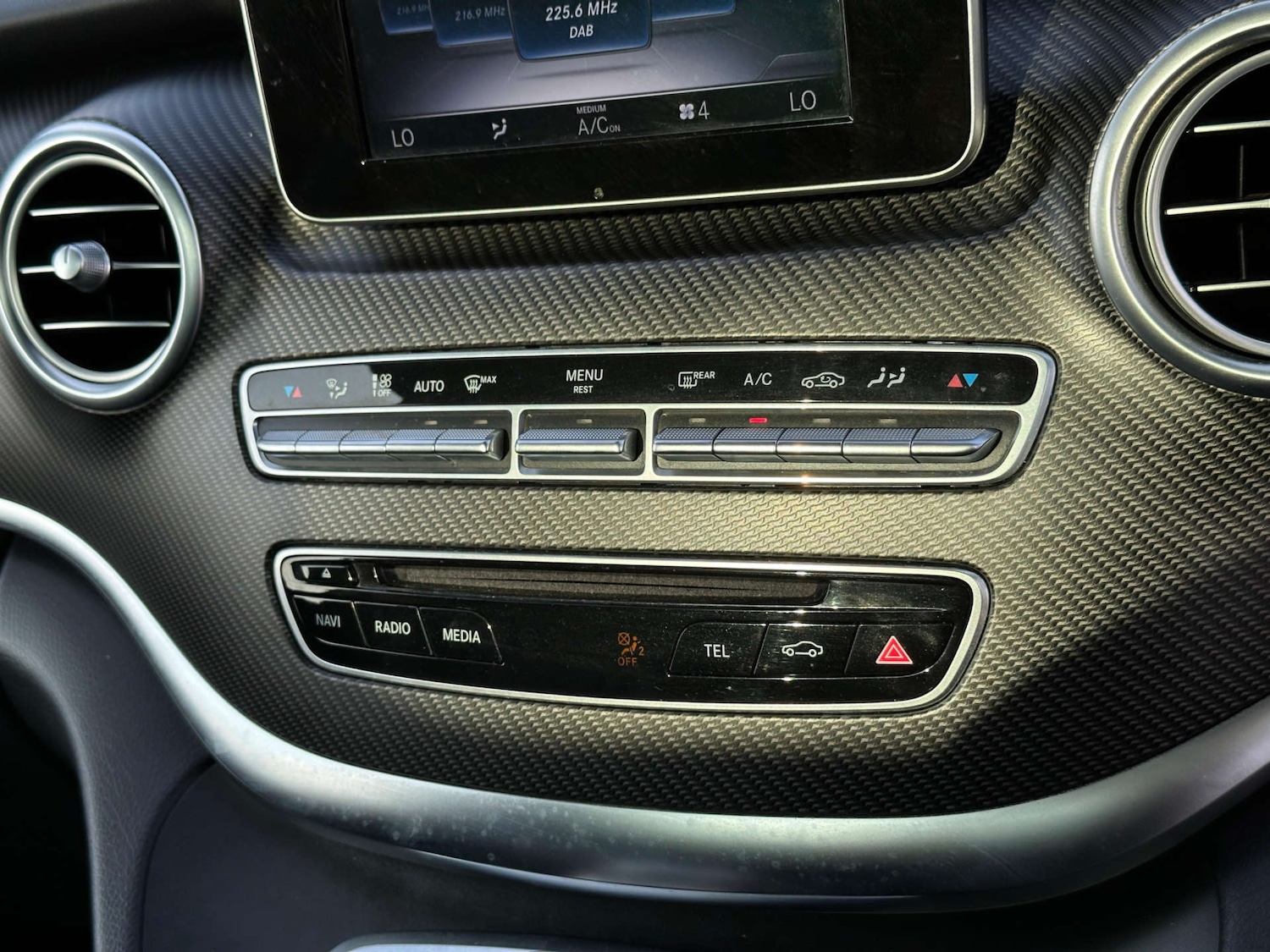 Used Mercedes-Benz V-Class 2018 for sale - 77437445: Photo 46