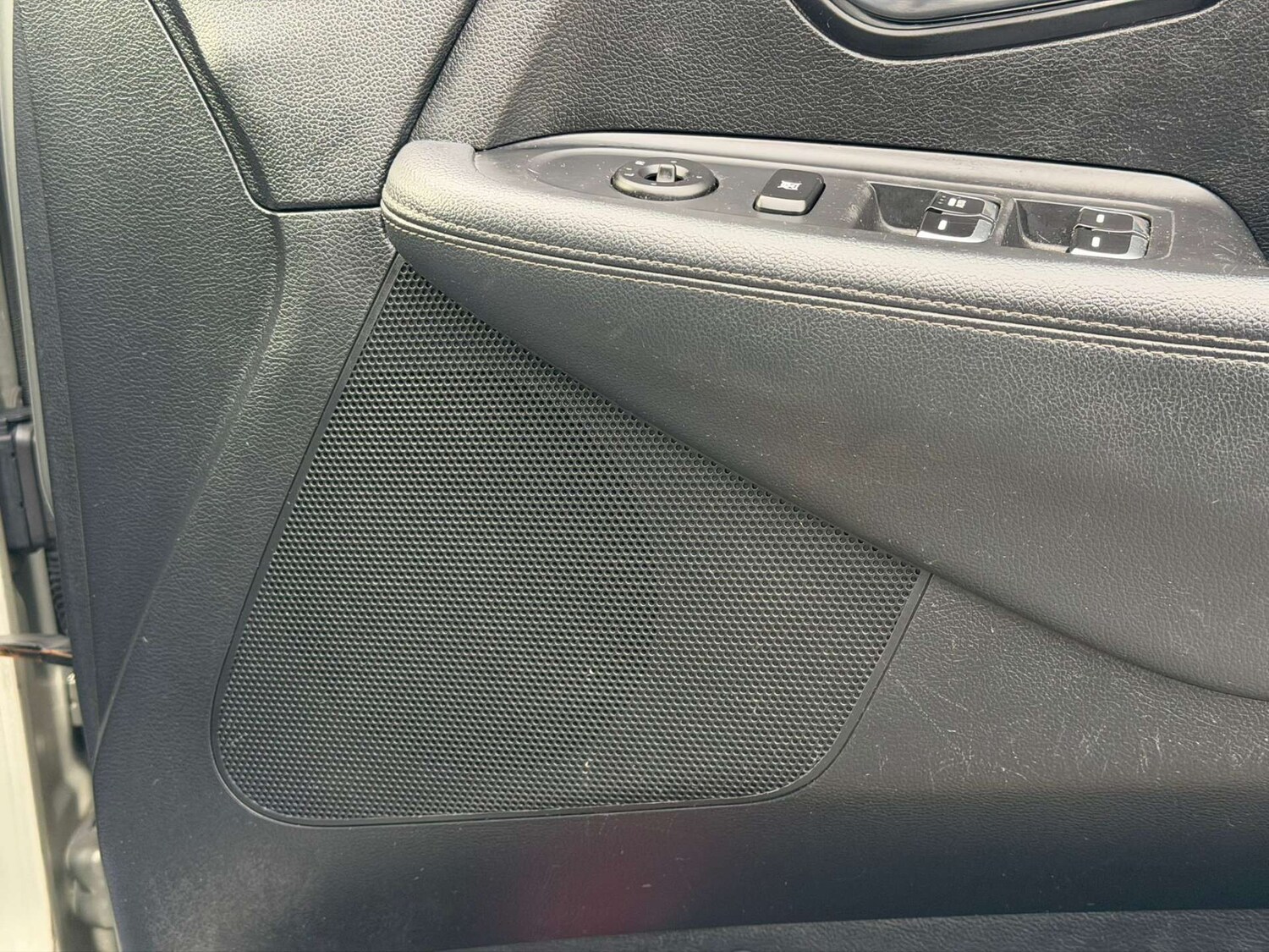 Used Kia Carens 2015 for sale - 77437614: Photo 46