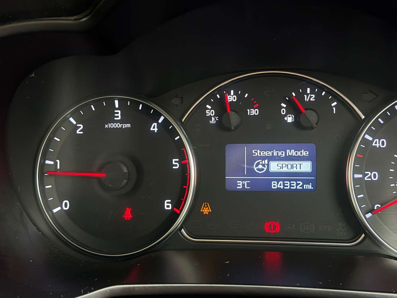 Used Kia Carens 2015 for sale - 77437614: Photo 55