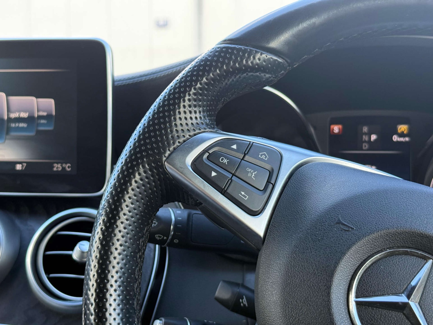 Used Mercedes-Benz C Class 2018 for sale - 77581089: Photo 36