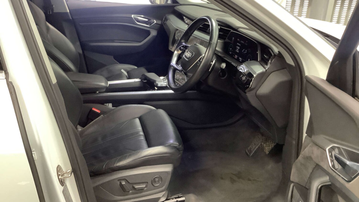 Used Audi e-tron 2020 for sale - 77998537: Photo 9