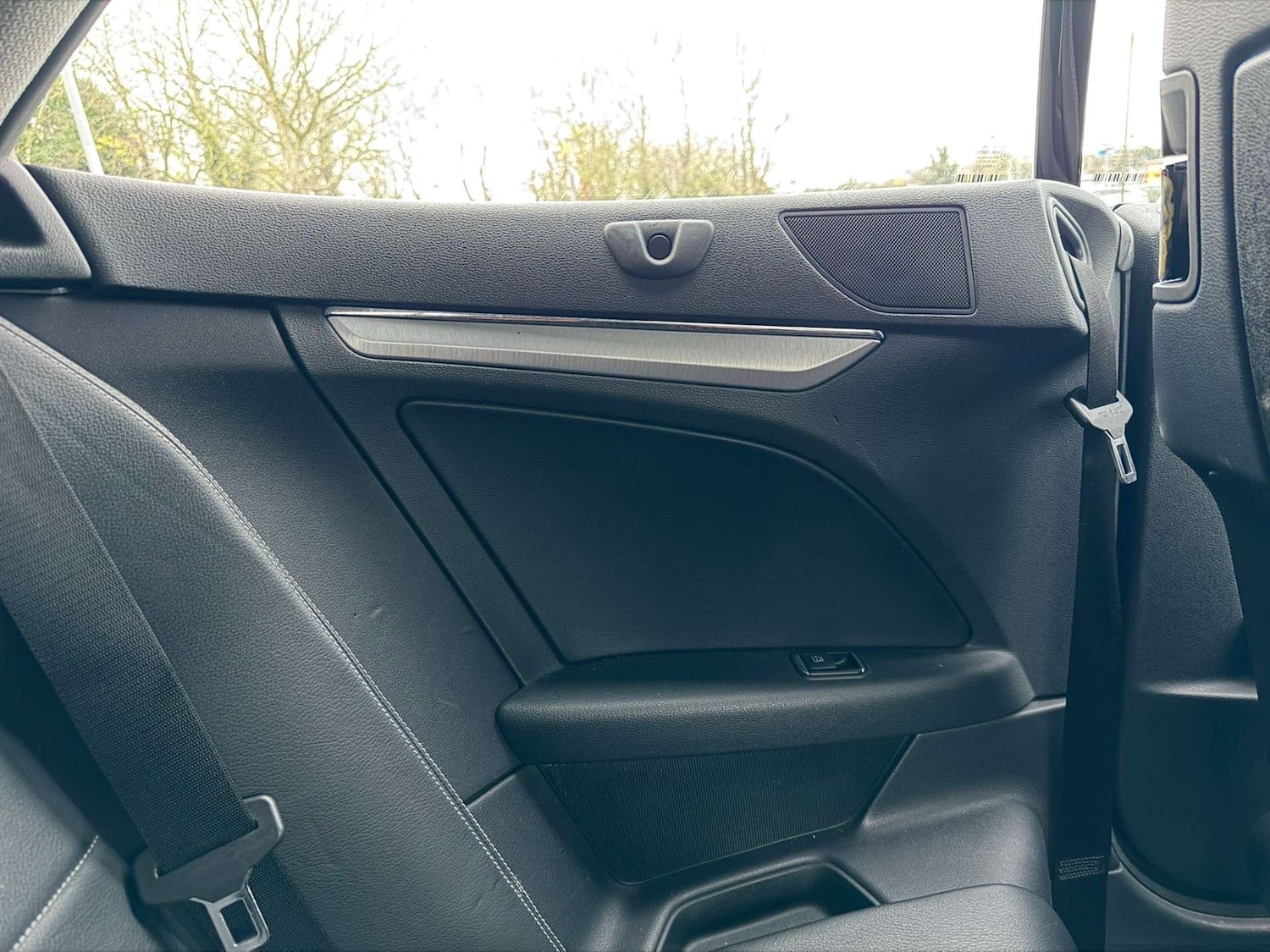 Used Mercedes-Benz E Class 2011 for sale - 77437453: Photo 28