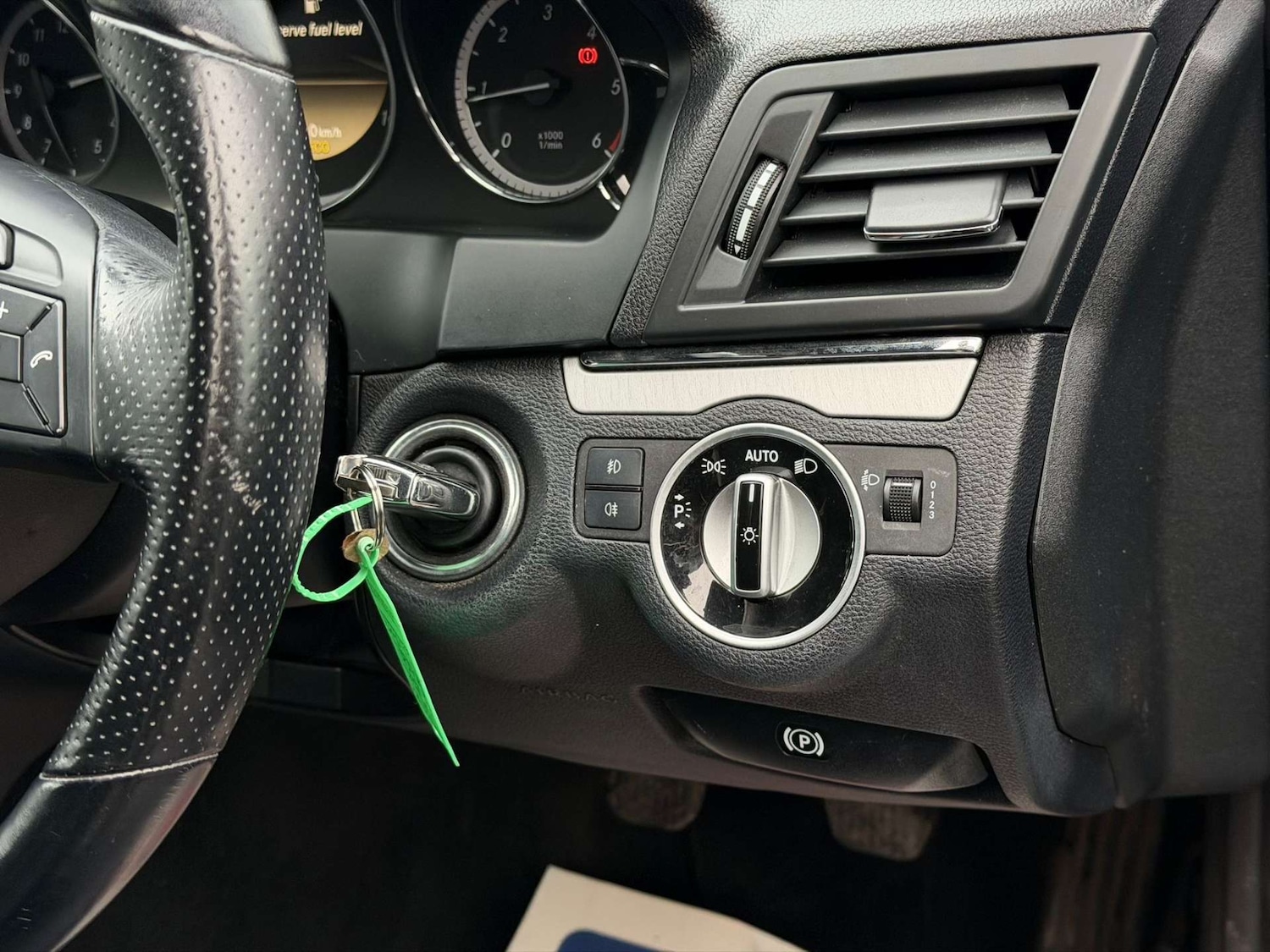 Used Mercedes-Benz E Class 2011 for sale - 77437453: Photo 30