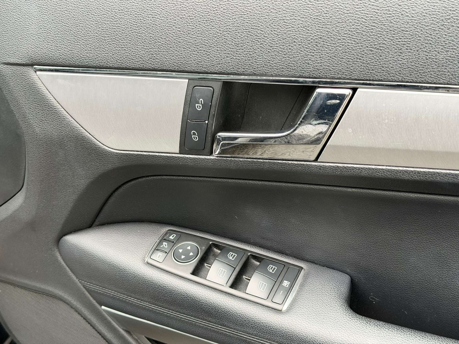 Used Mercedes-Benz E Class 2011 for sale - 77437453: Photo 31