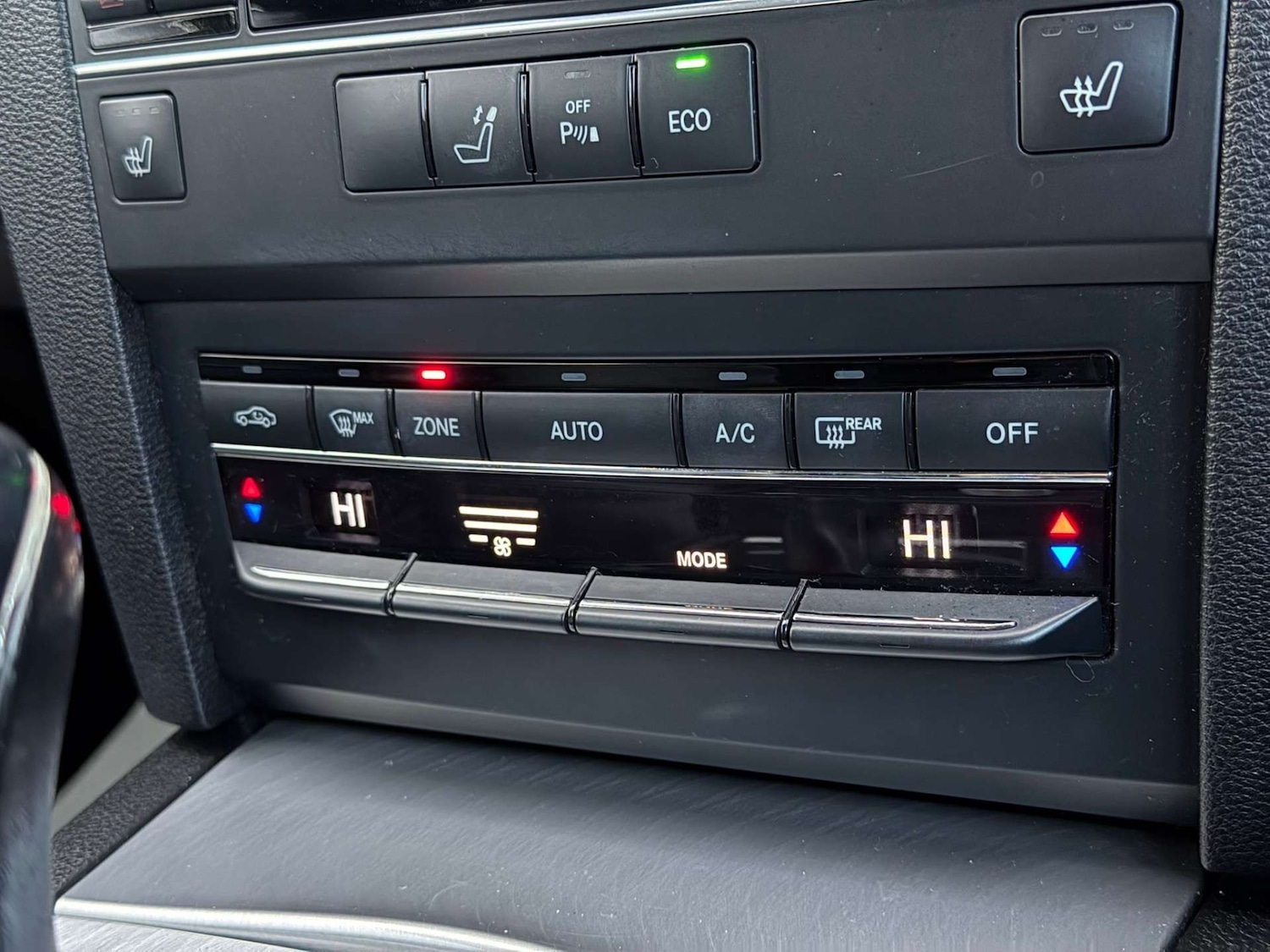 Used Mercedes-Benz E Class 2011 for sale - 77437453: Photo 35