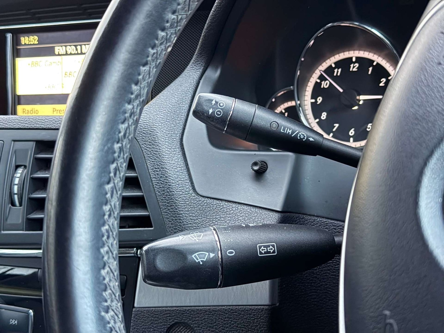 Used Mercedes-Benz E Class 2011 for sale - 77437453: Photo 40