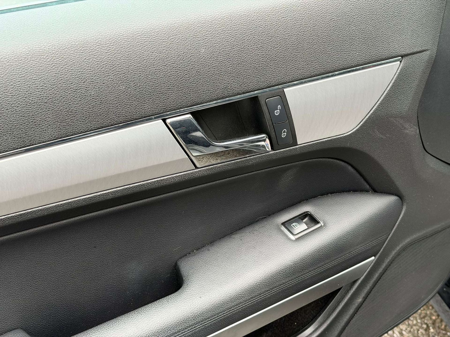 Used Mercedes-Benz E Class 2011 for sale - 77437453: Photo 41