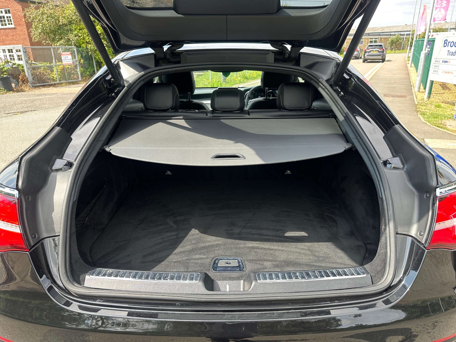 Used Mercedes-Benz GLC 2018 for sale - 77437714: Photo 74