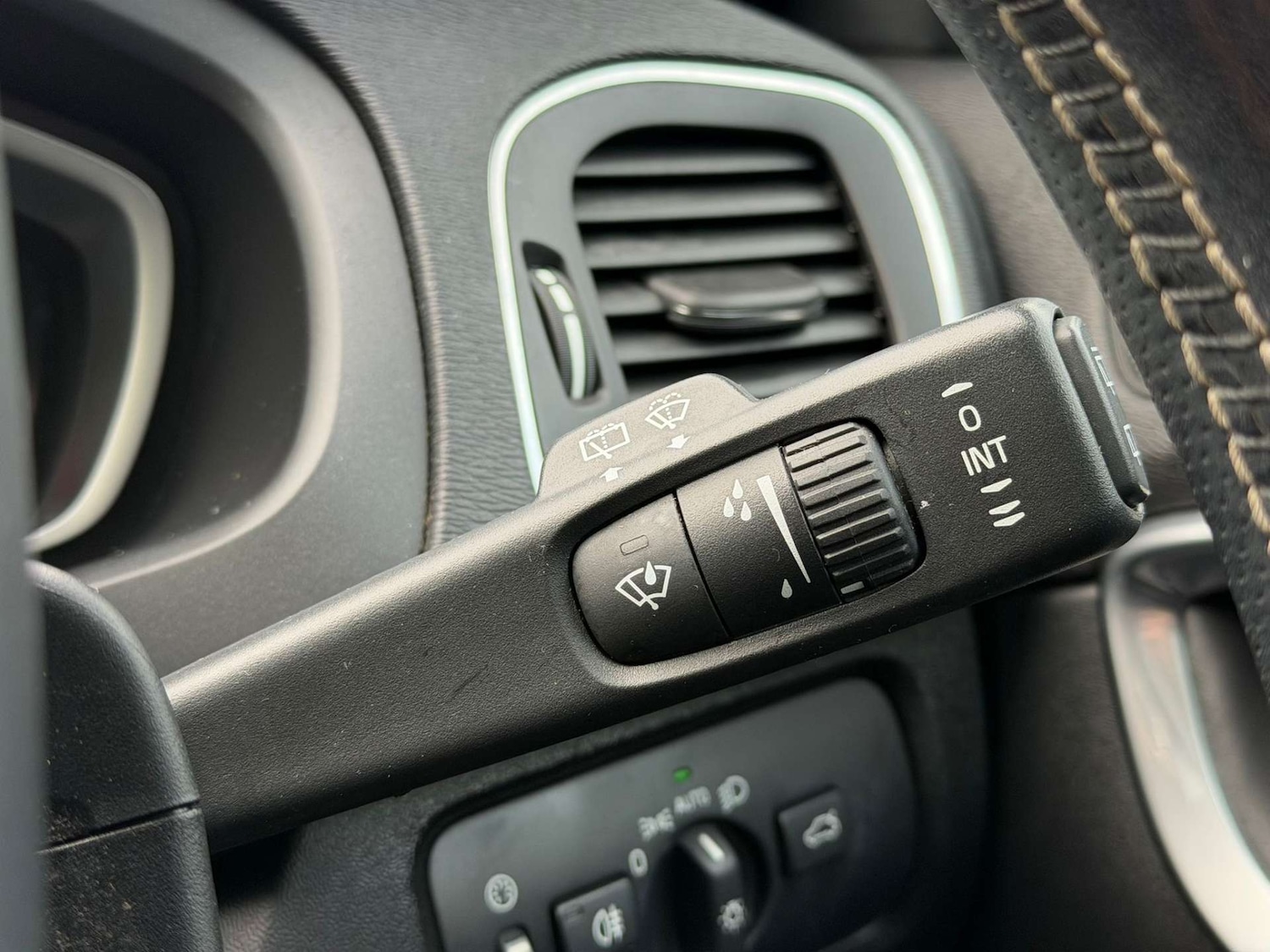 Used Volvo V40 2019 for sale - 77437698: Photo 61