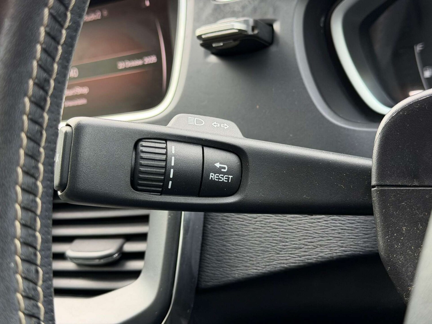 Used Volvo V40 2019 for sale - 77437698: Photo 74