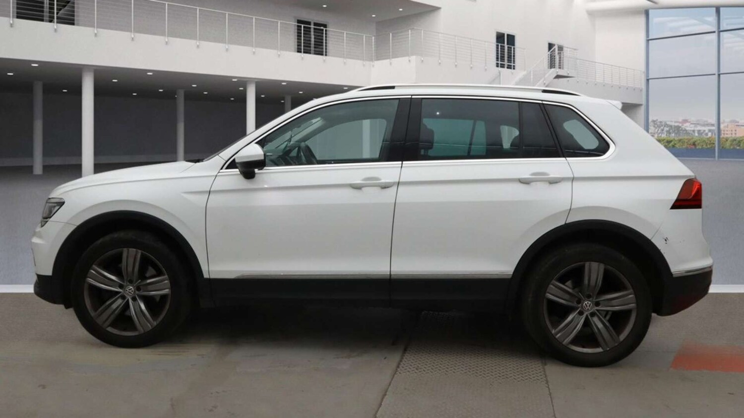 Used Volkswagen Tiguan 2018 for sale - 77678659: Photo 6