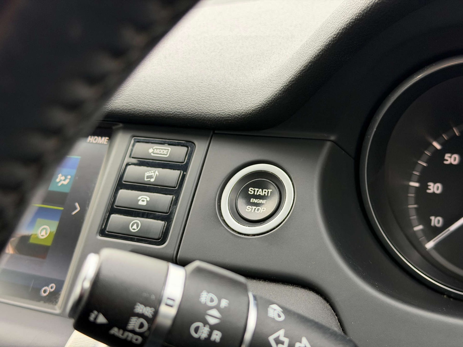 Used Land Rover Discovery Sport 2017 for sale - 77437427: Photo 40