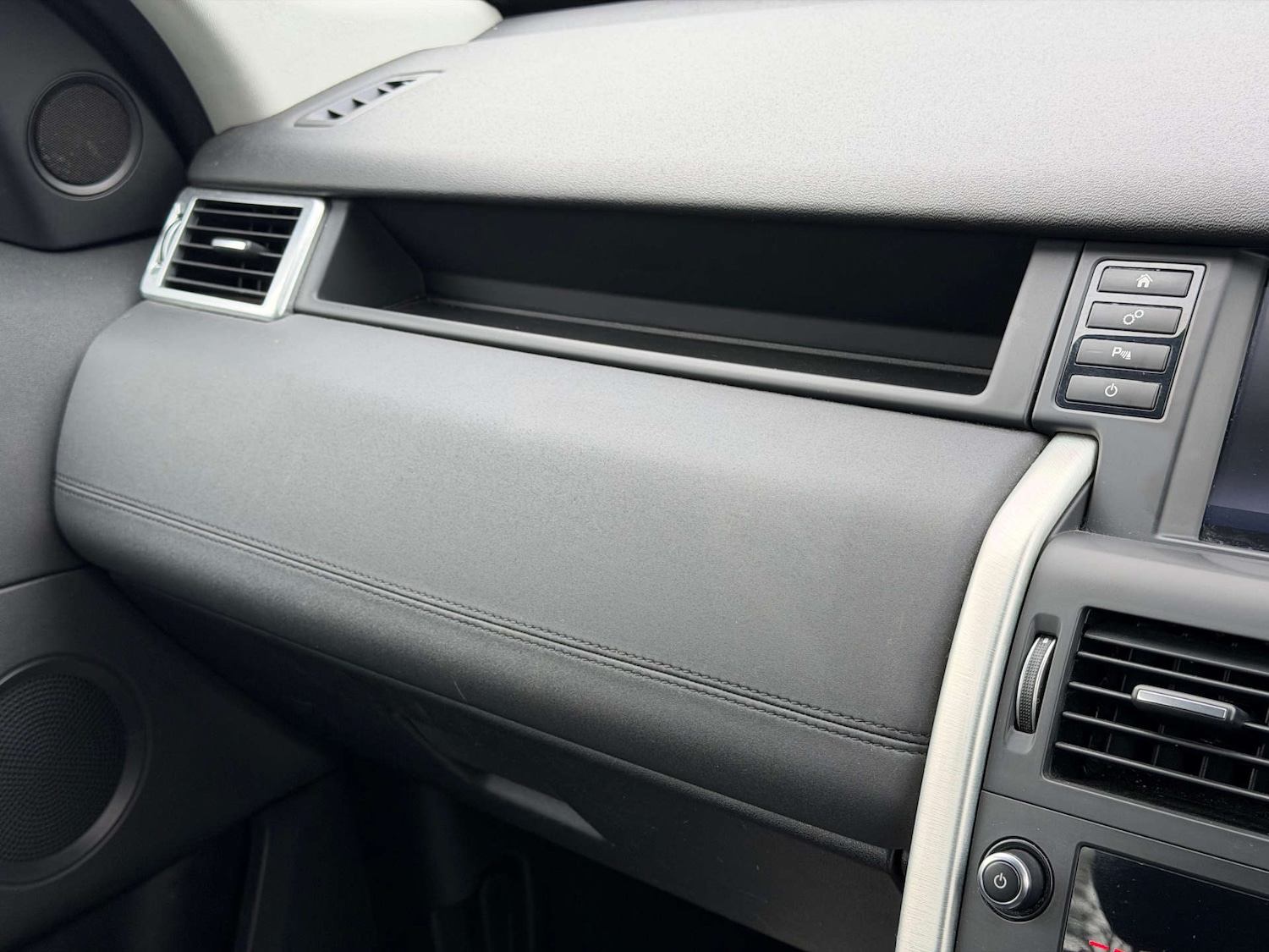 Used Land Rover Discovery Sport 2017 for sale - 77437427: Photo 77