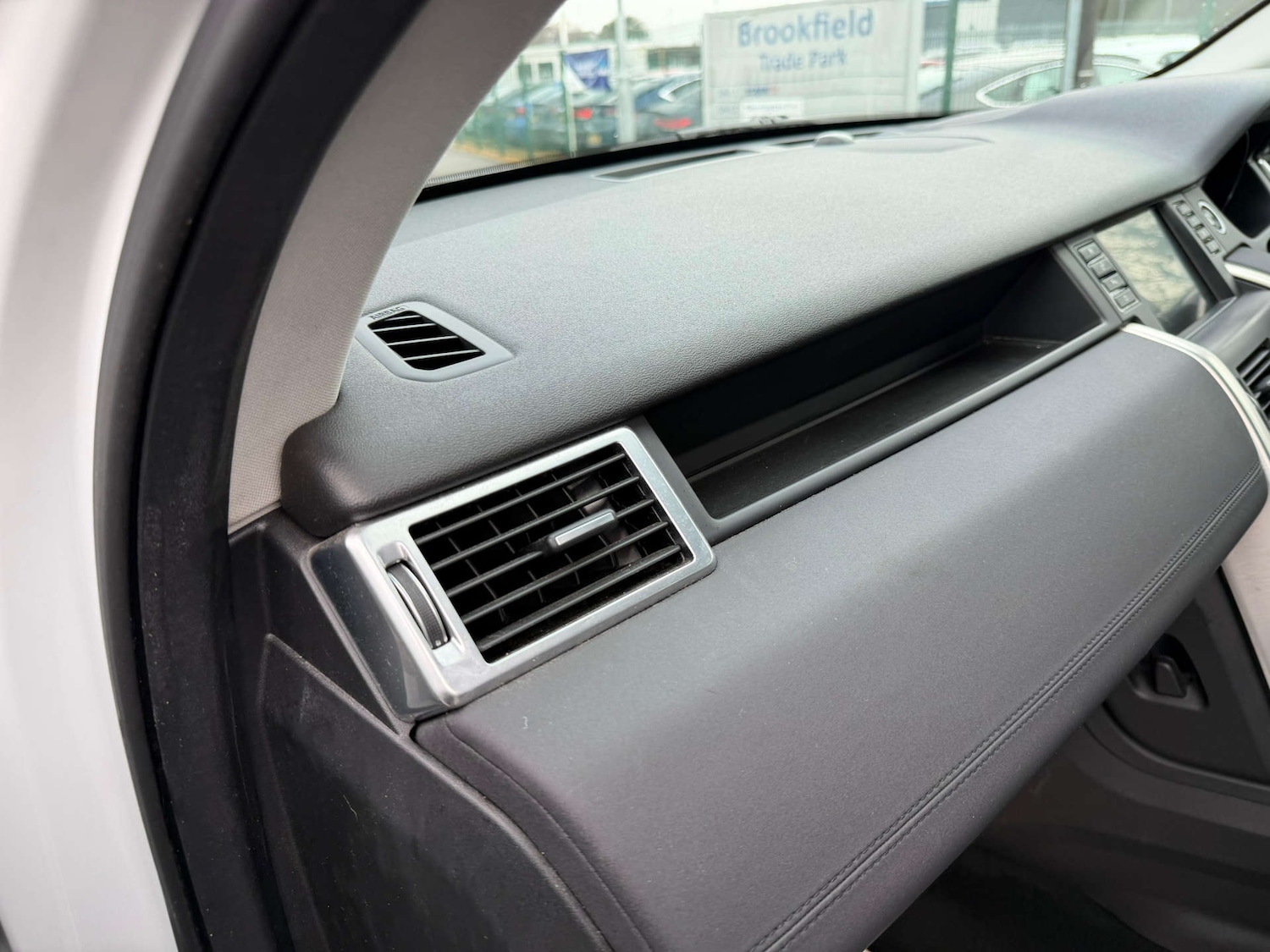 Used Land Rover Discovery Sport 2017 for sale - 77437427: Photo 78