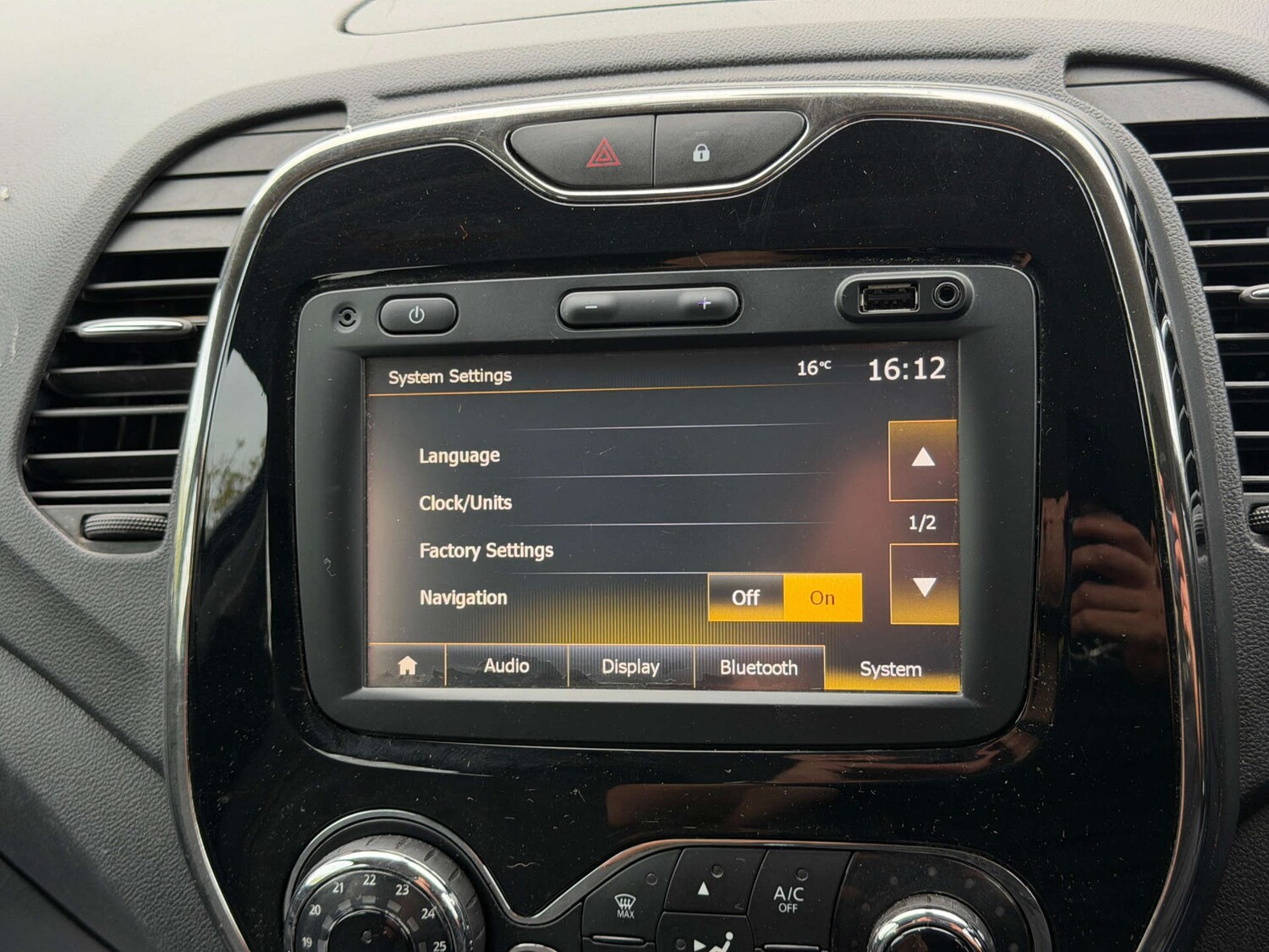 Used Renault Captur 2017 for sale - 77437727: Photo 54