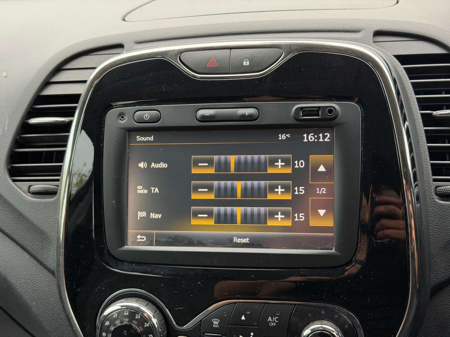 Used Renault Captur 2017 for sale - 77437727: Photo 57